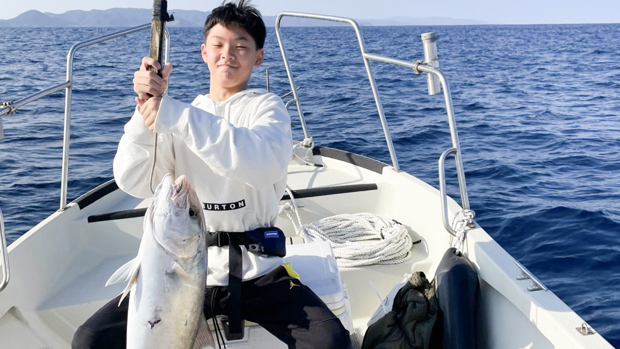 ・【フィッシング】地元の漁師と奄美の海で船上からの釣りに挑戦！チャータープランなら手ぶらでOK※有料