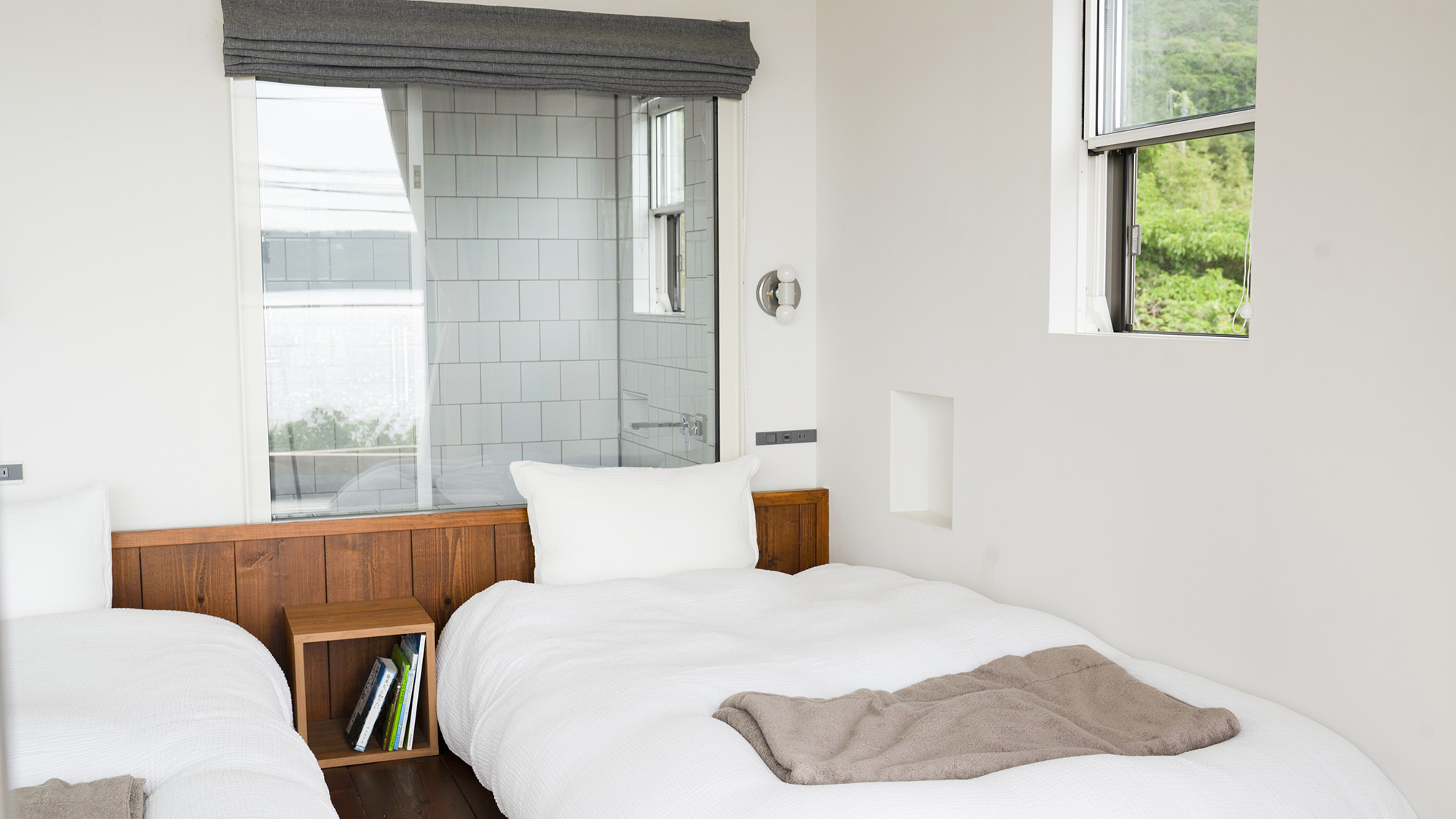 ・【ツインルーム】窓の向こうには奄美の自然が広がります