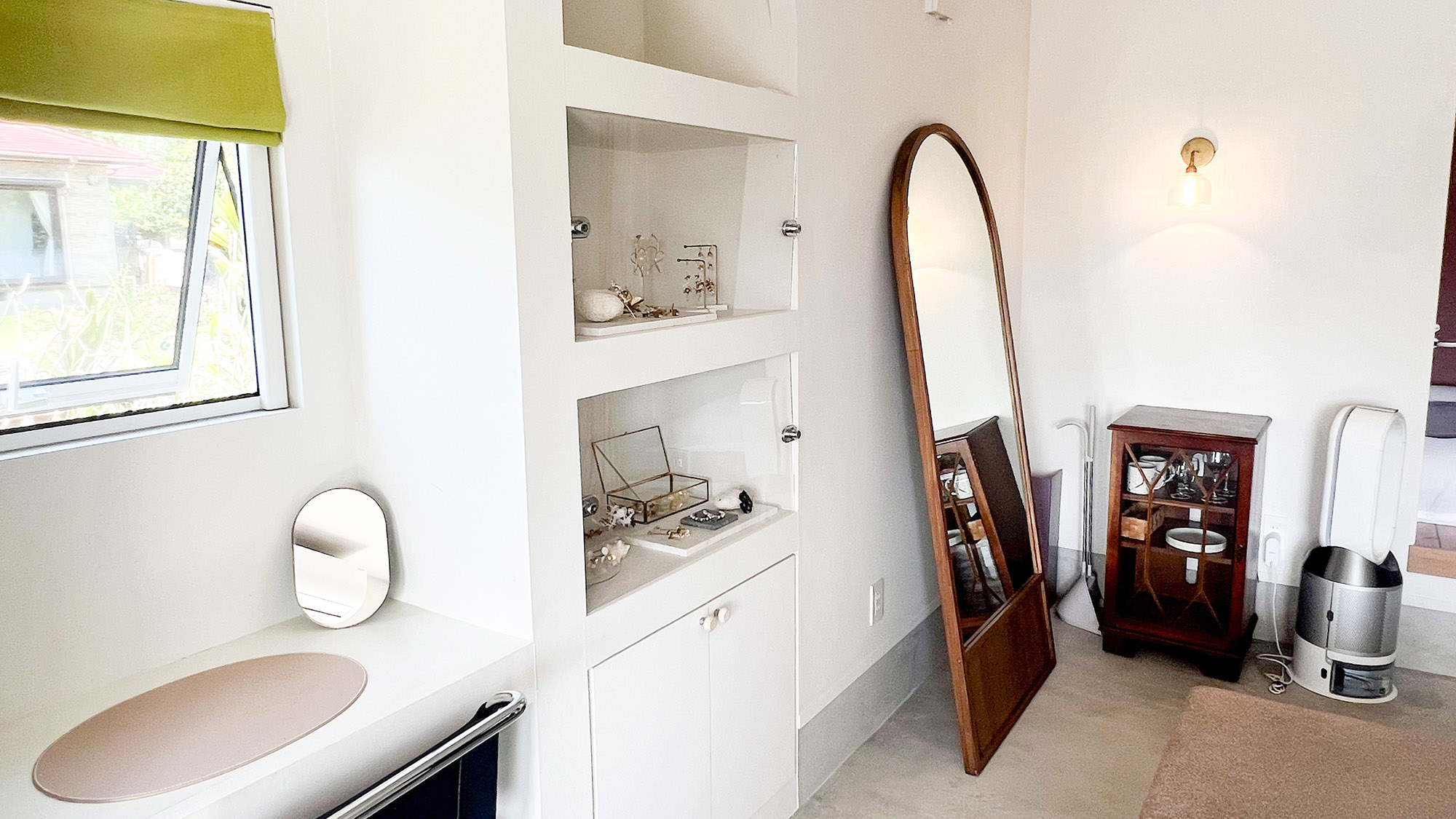 ・【ダブルルーム】必要最低限の備品を備えております