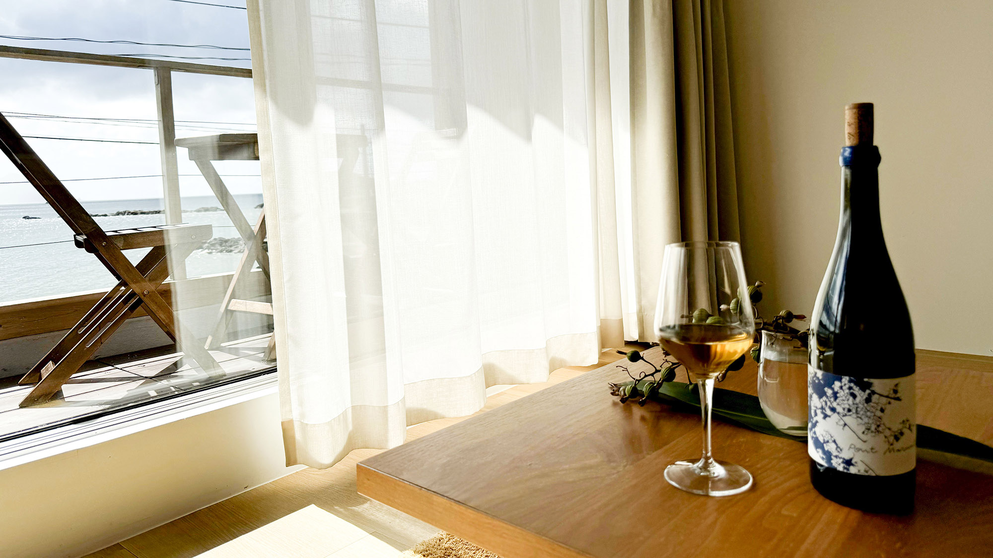 ・【ナチュラルワイン】海を眺めながらお酒で乾杯。ソムリエがセレクトしたワインをお楽しみください※有料