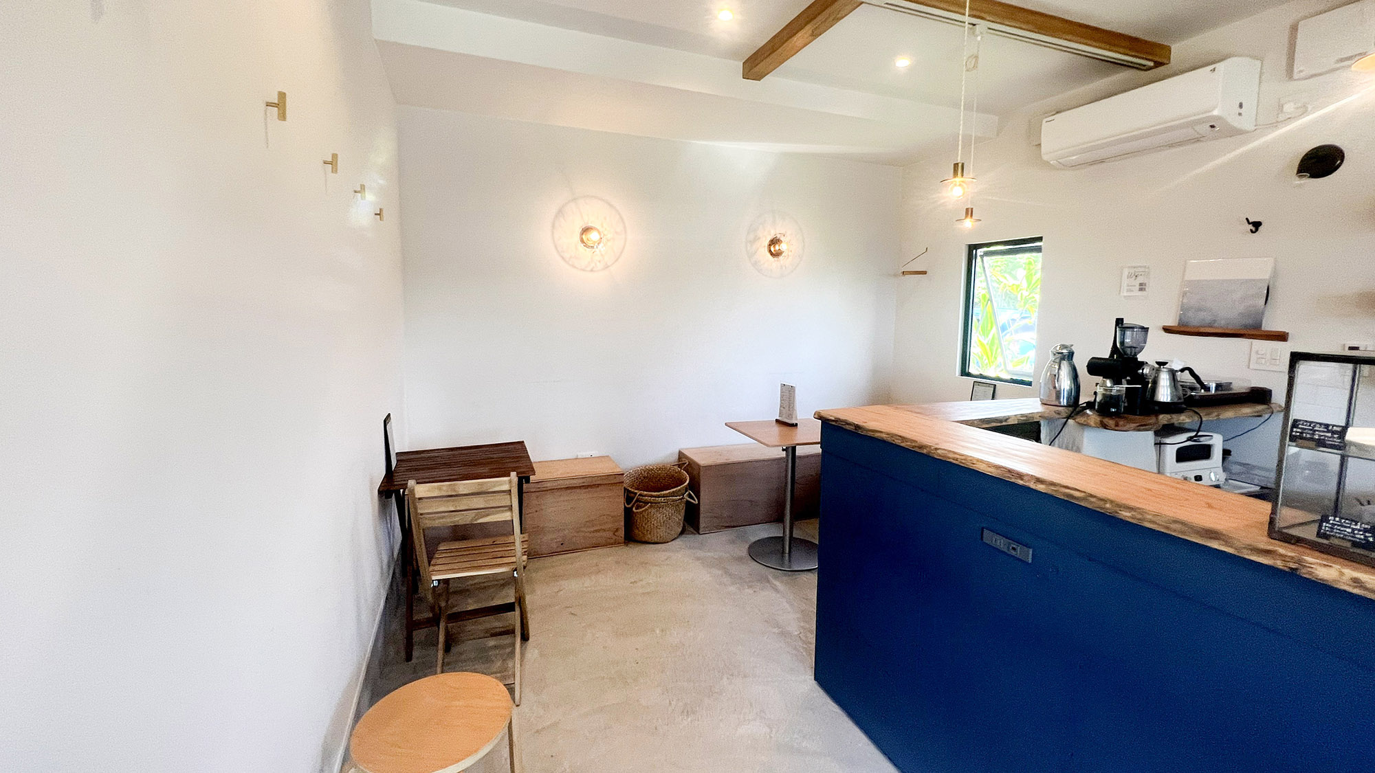 ・【CAFE】1階にカフェを併設。朝食はこちらでお召し上がりいただけます