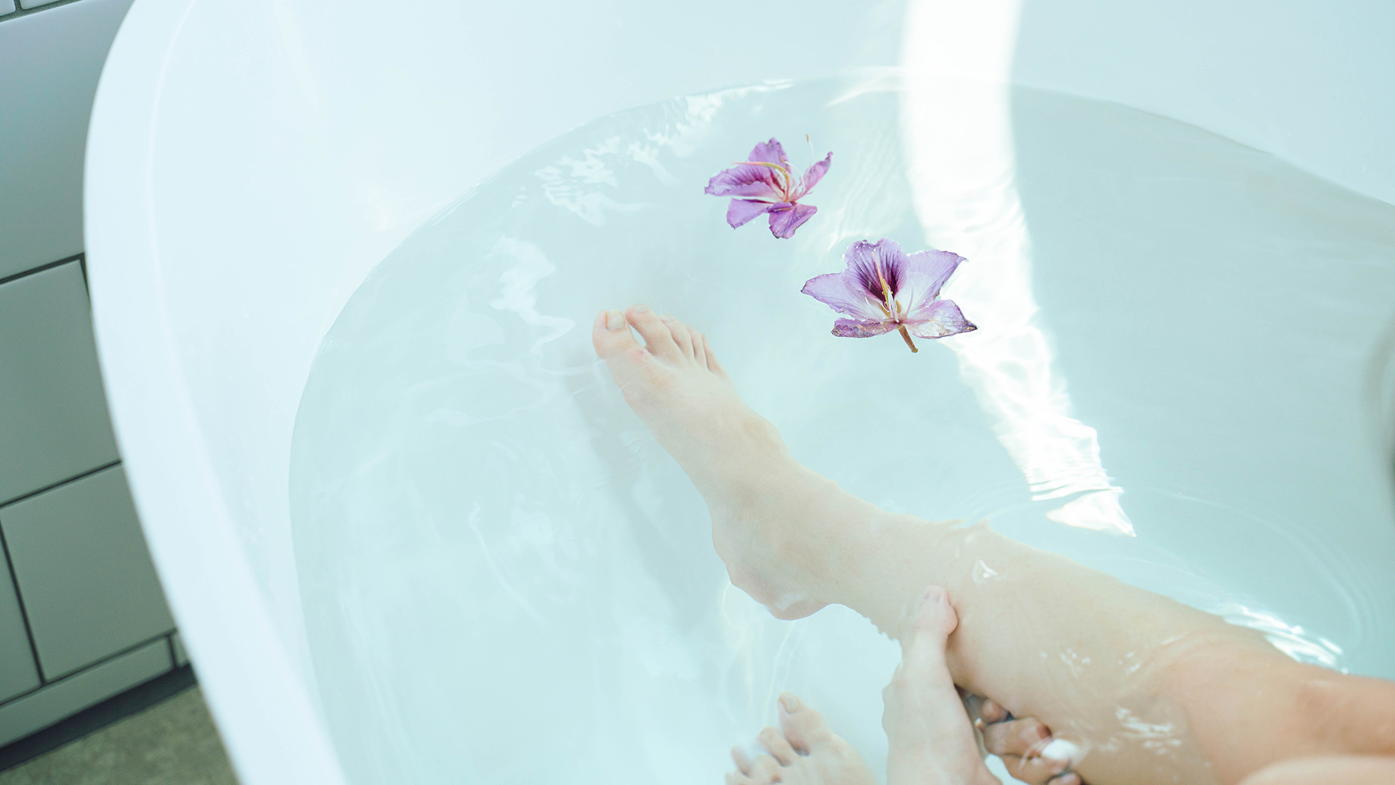 ・【ツインルーム】青い海や空を眺めなら心も体もリラックス。至福のバスタイムを