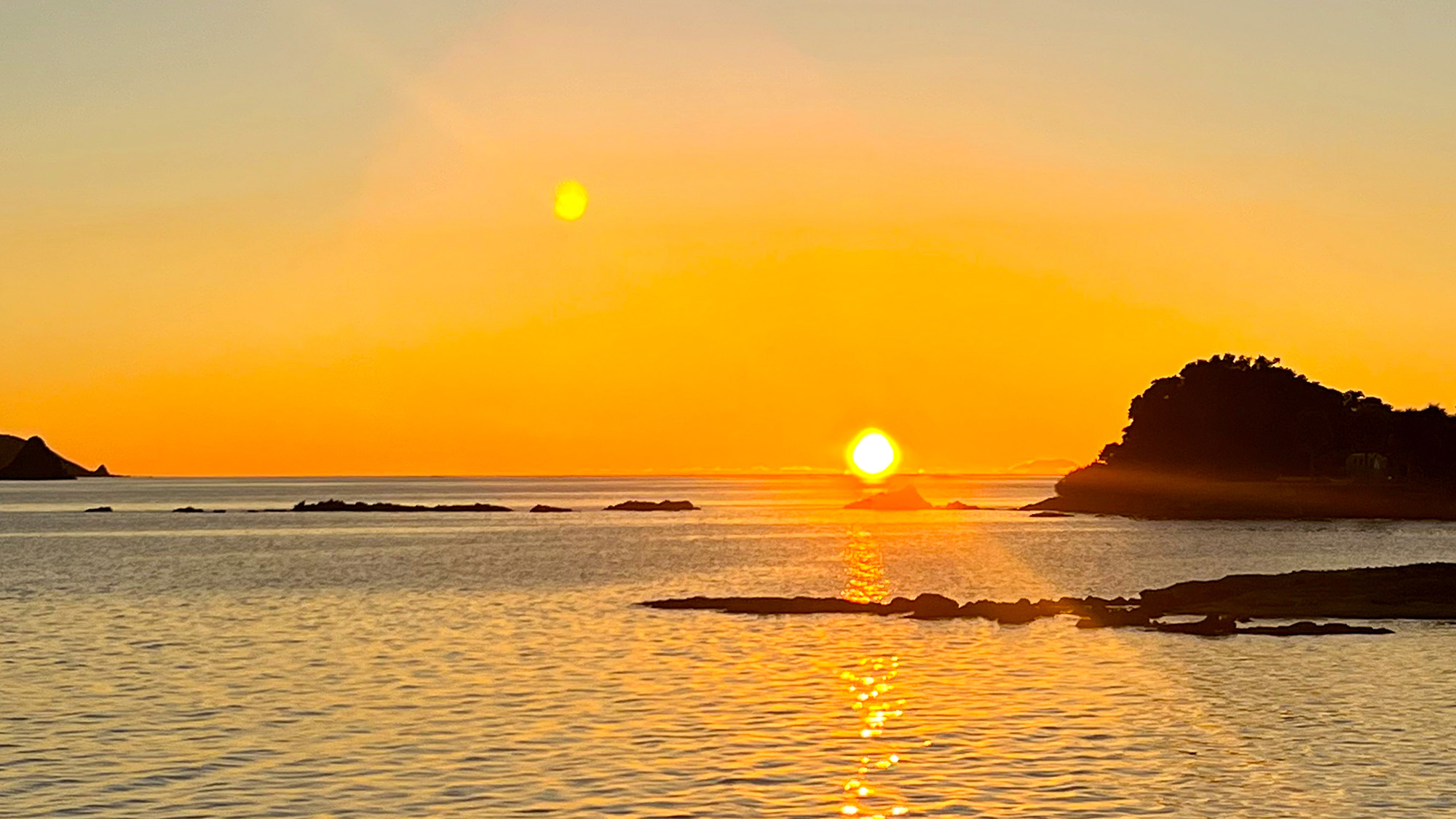 ・【周辺】サンセットが空や海を淡いオレンジに染めます