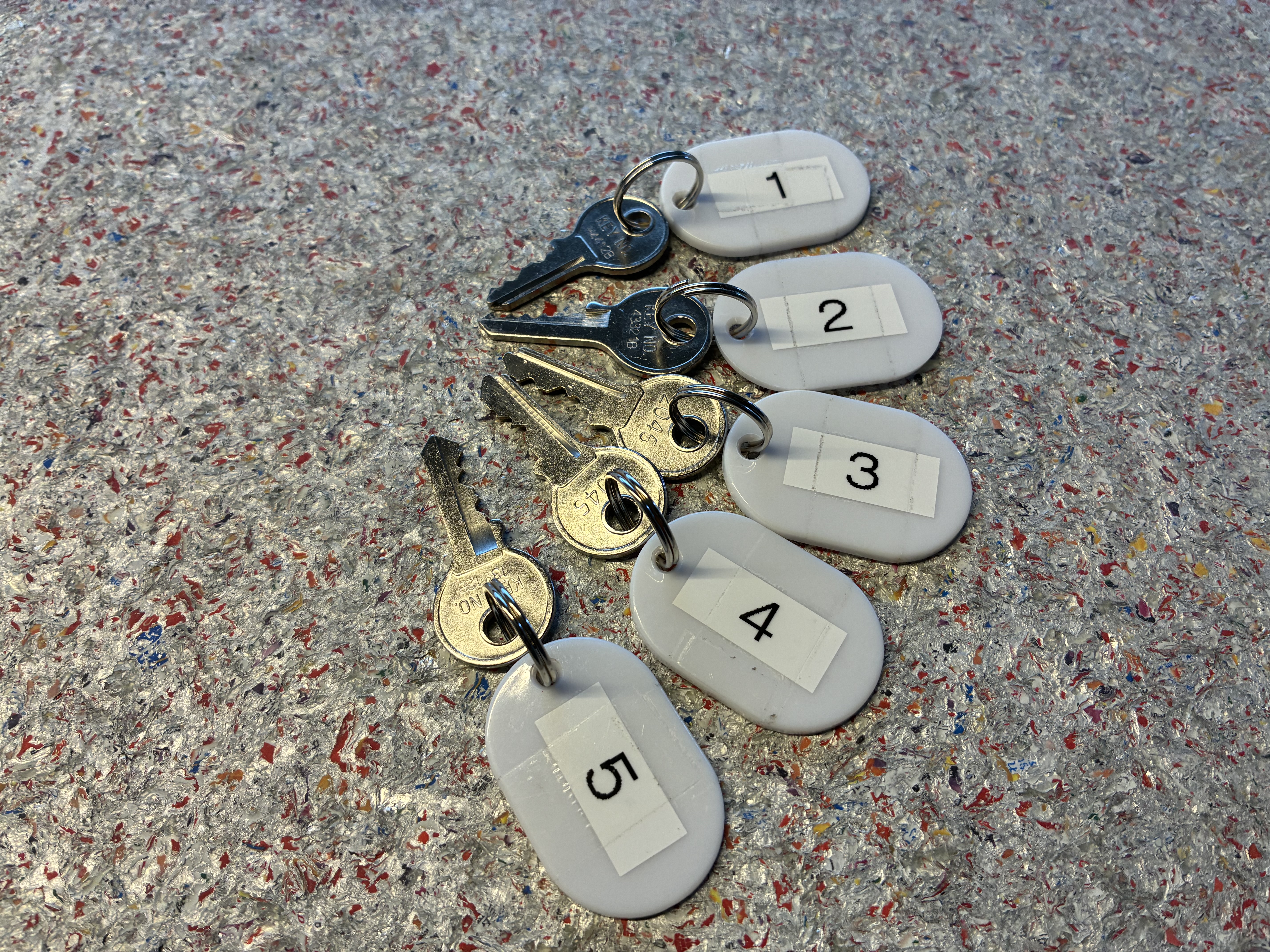 ダイビング器材等　干し場（鍵）