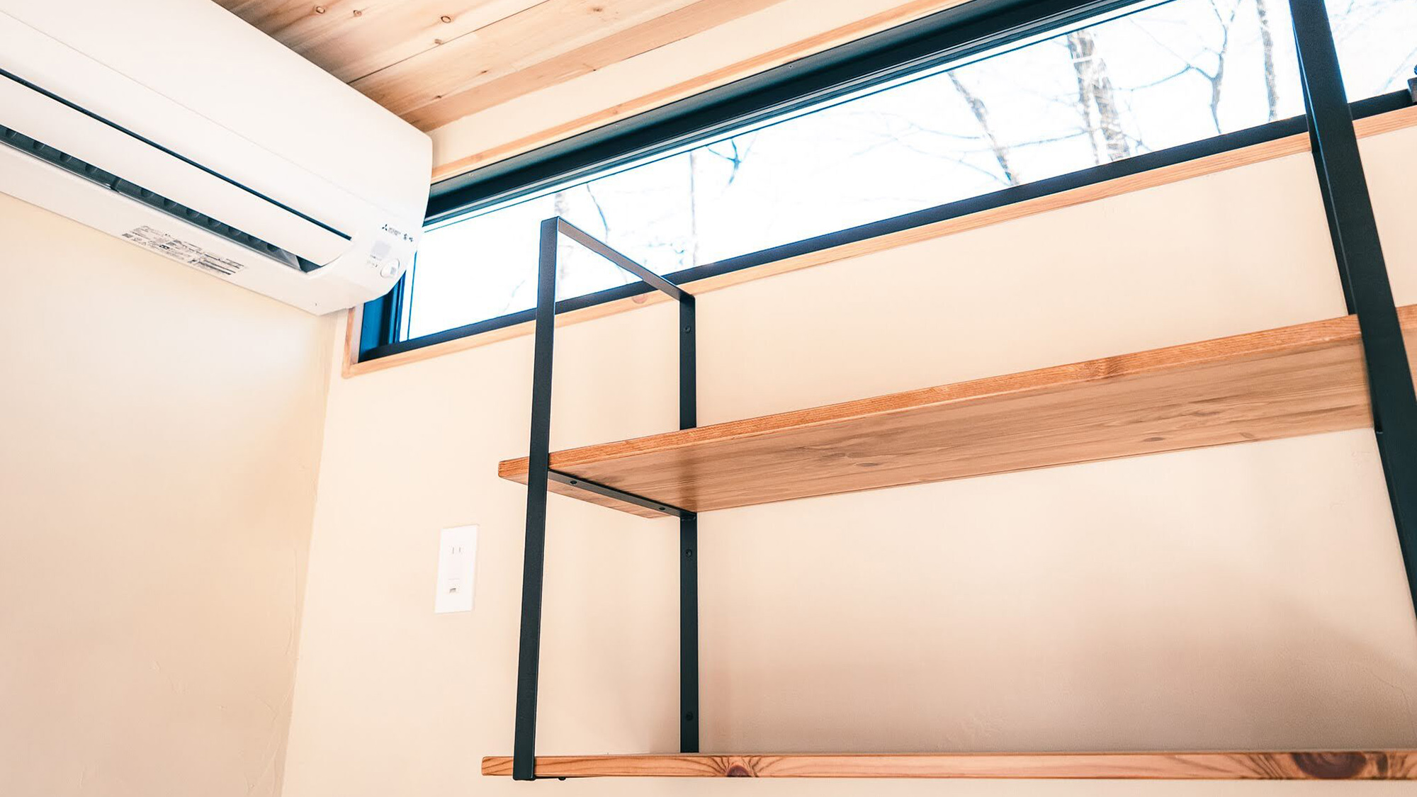 ・【トレーラーハウス】室内にはエアコンを完備。自然の中でも快適な室温でお過ごしいただけます