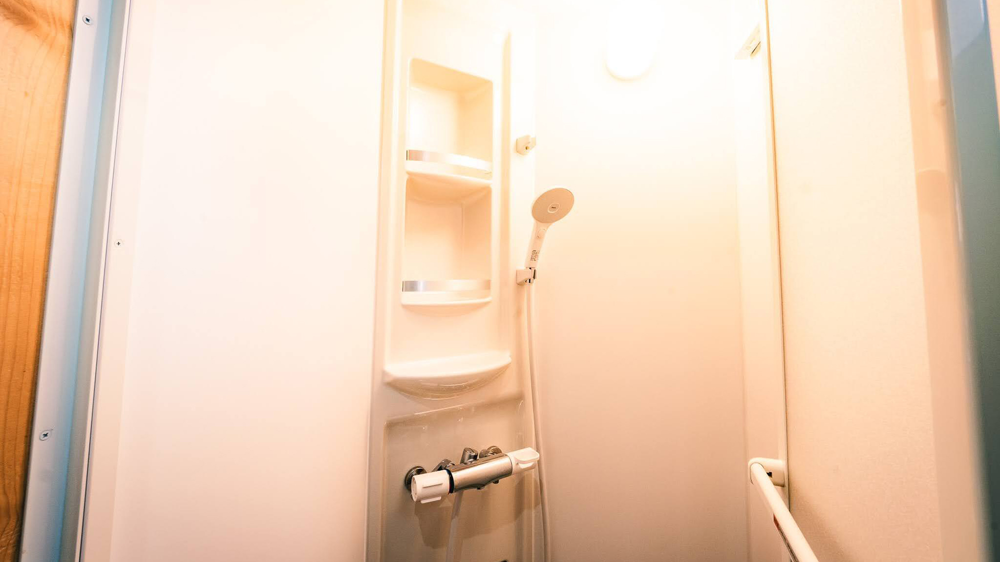 ・【共用／浴室】グランピングでご宿泊のお客様にご利用いただけます。譲り合ってご利用ください