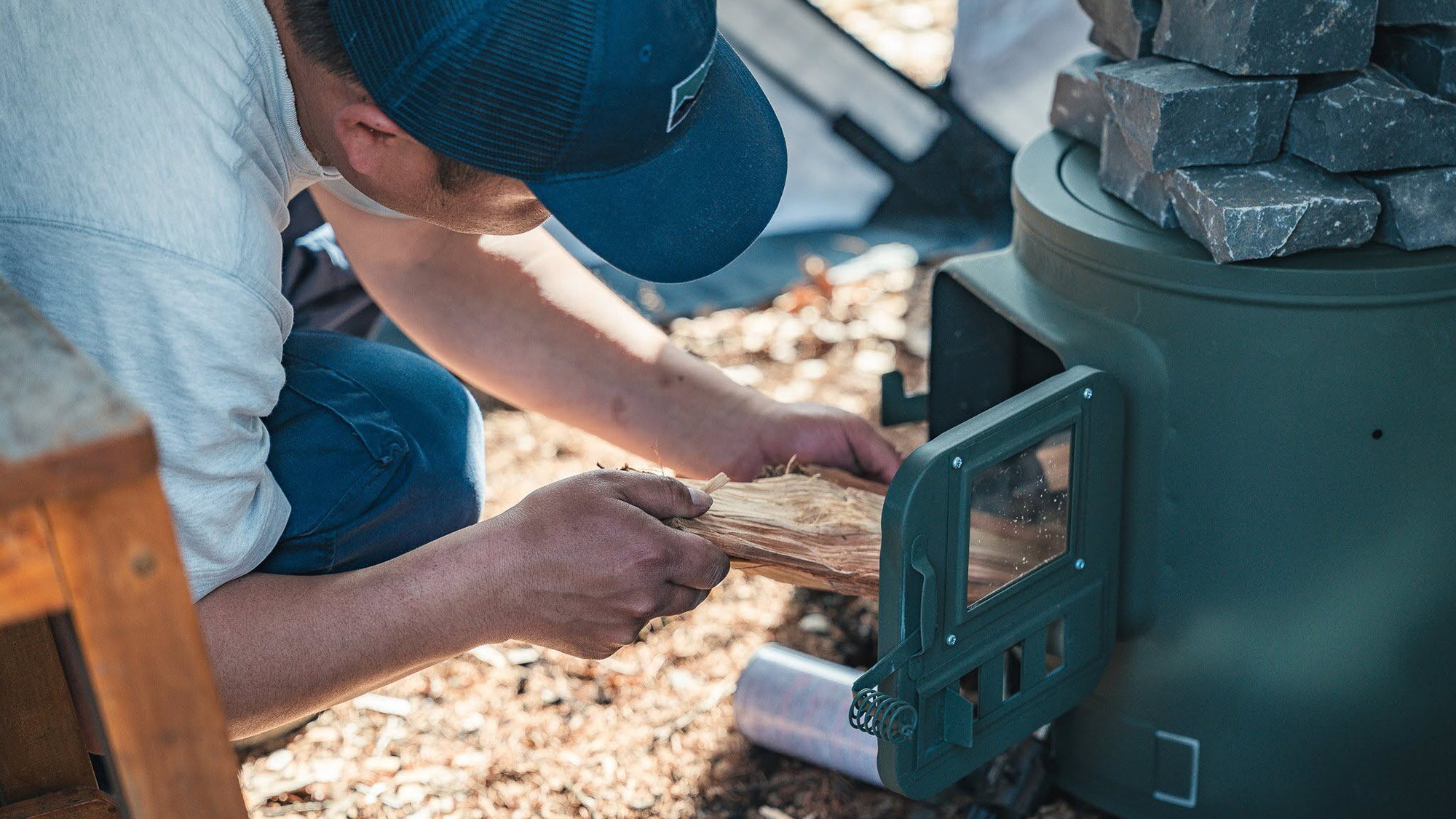 ・【サウナ】薪をくべることで温度を高める本格サウナです。自然の中ならではのサウナをお楽しみください
