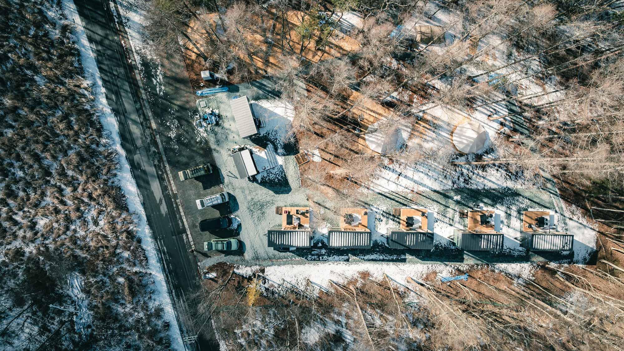 ・【外観】富士山麓に位置する自然に囲まれた施設です。満天の星空の下で非日常をお楽しみください