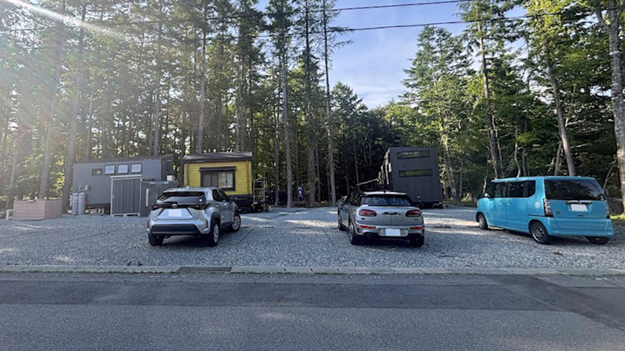 ・【駐車場】東富士五湖道路山中湖ICより車で約8分の好立地。駐車場は要事前予約（有料）