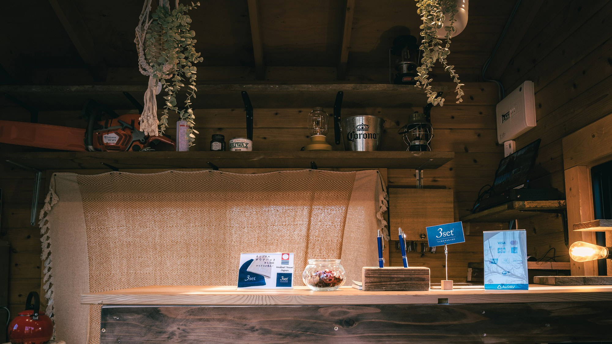 ・【フロント】滞在中のお困りごとや不明点など、何かございましたら受付棟までお越しください