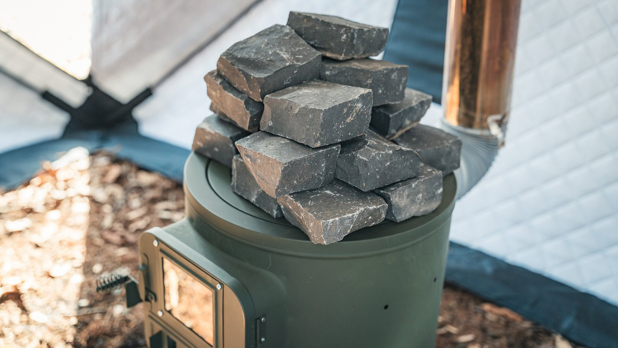 ・【サウナ】じんわり高まる熱で発汗が促されます。非日常な環境で、よりリラックスしてお過ごしください