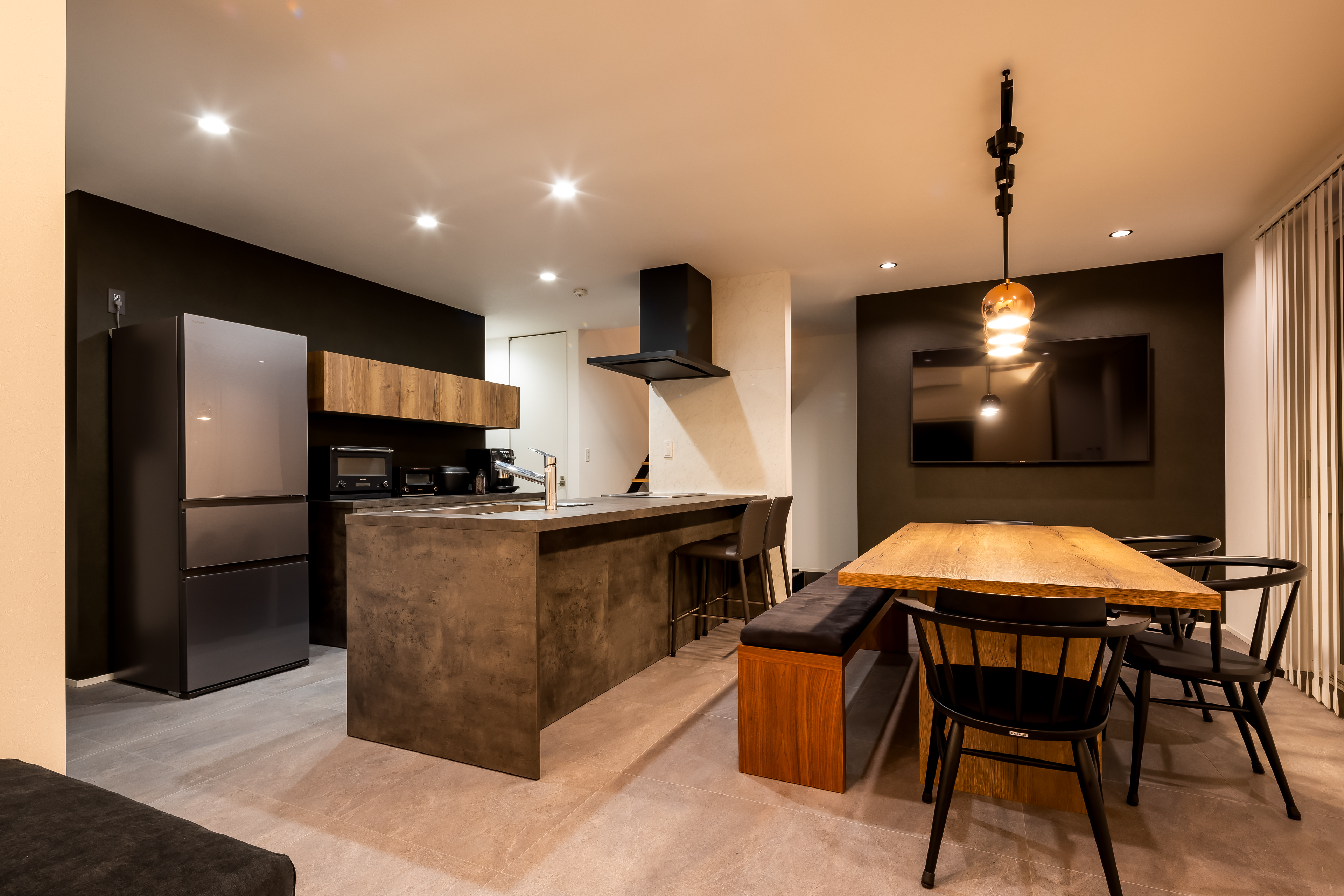 ダイニング（GRAFTEKT＋柏⽊⼯）