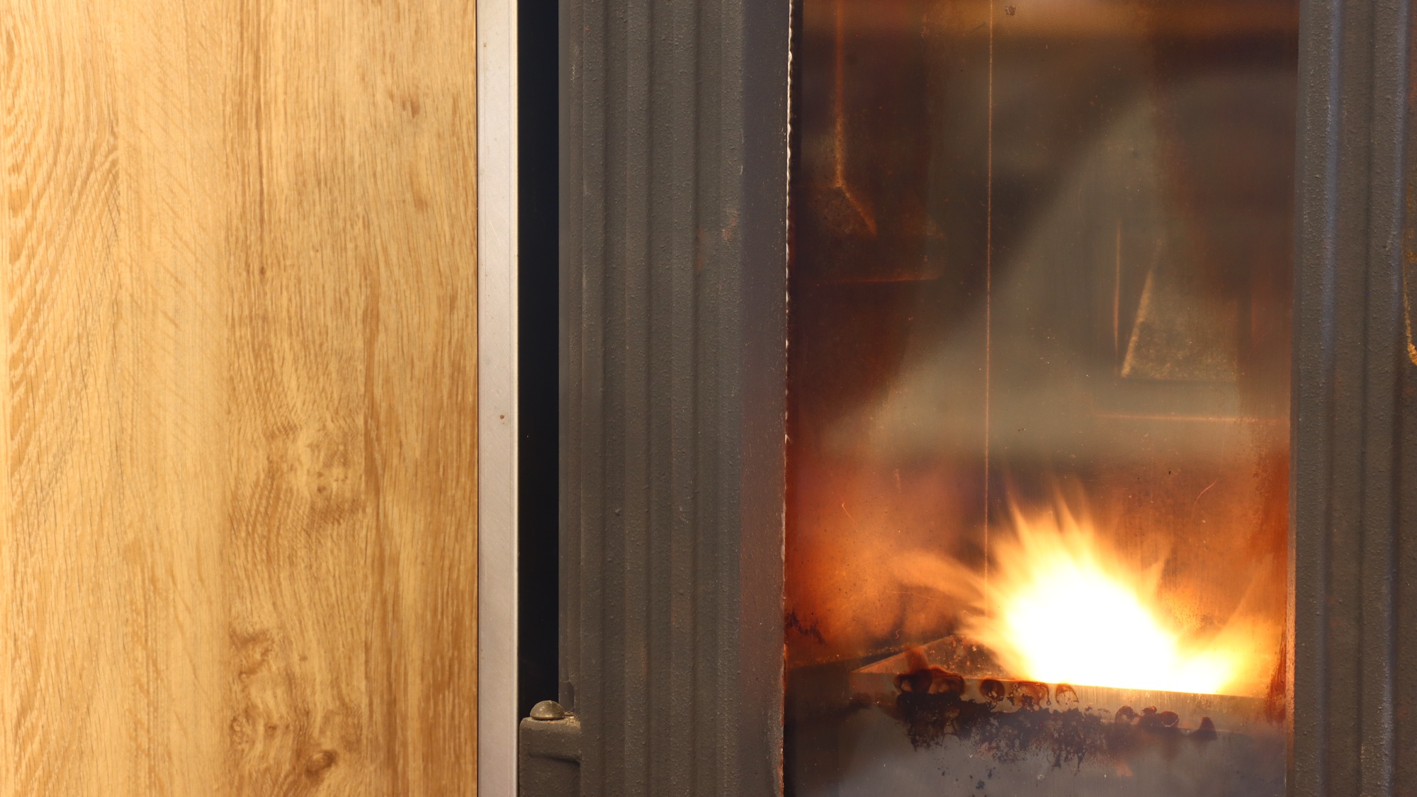 薪ストーブを用意。暖かみを感じてください。