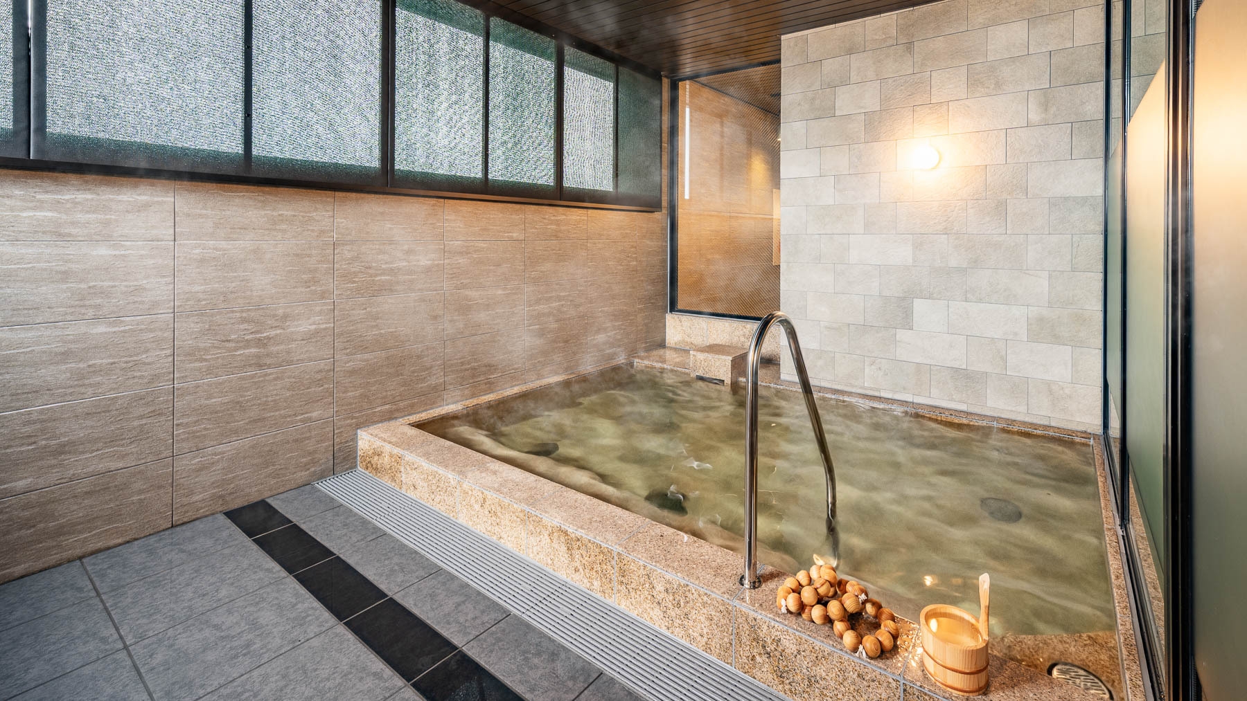 【室数限定】【素泊まり】翌20時まで滞在可能なレイトアウトがお得！☆天然温泉＆ウェルカムバー付