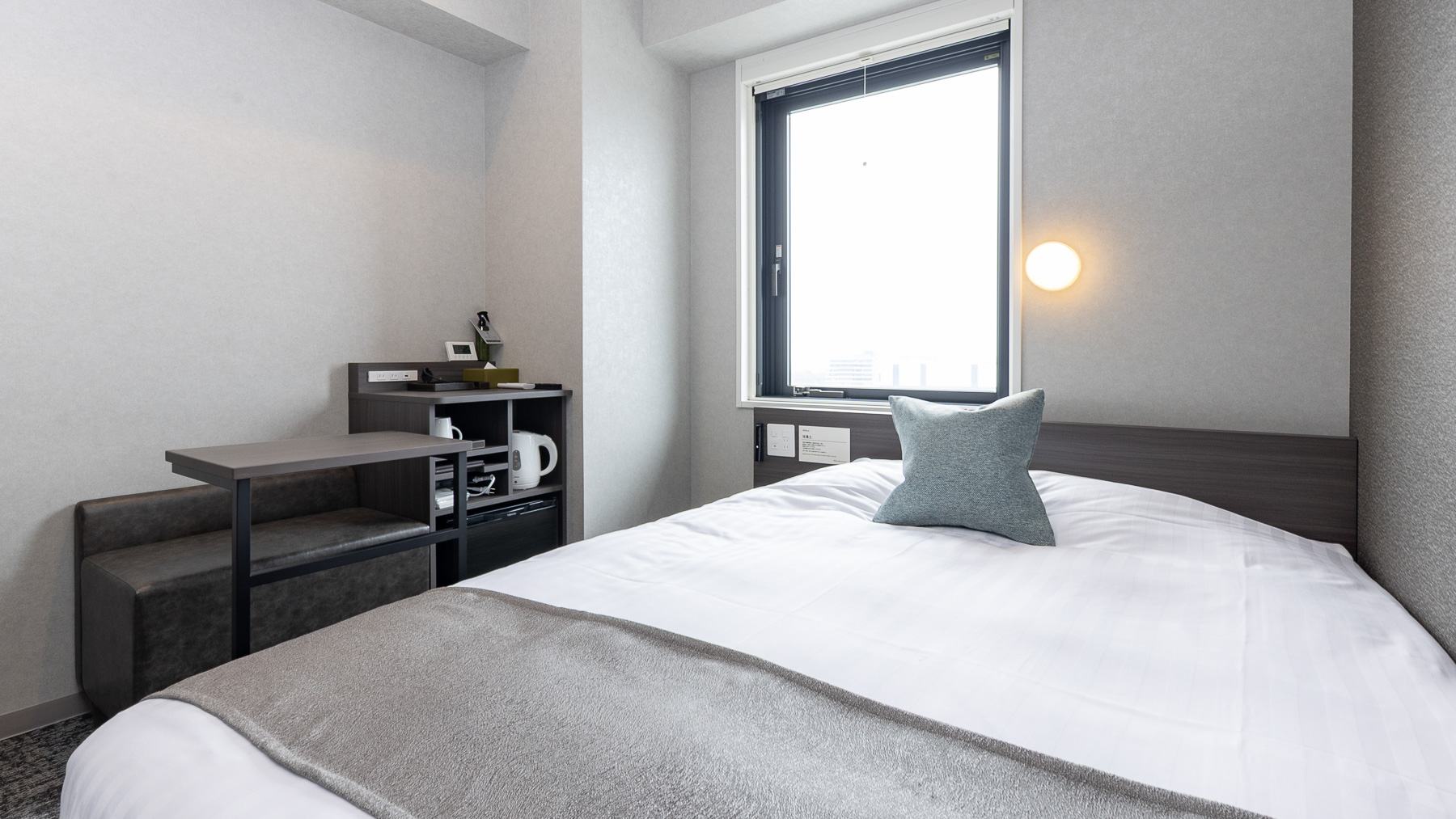 150cm幅のワイドベッドでぐっすり