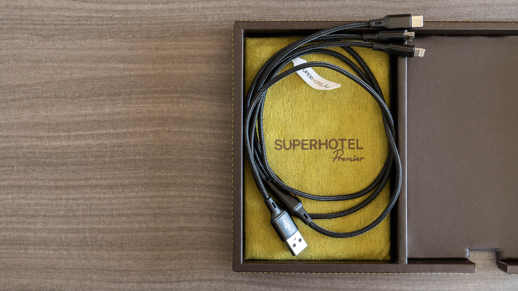 様々な機種に対応した充電器