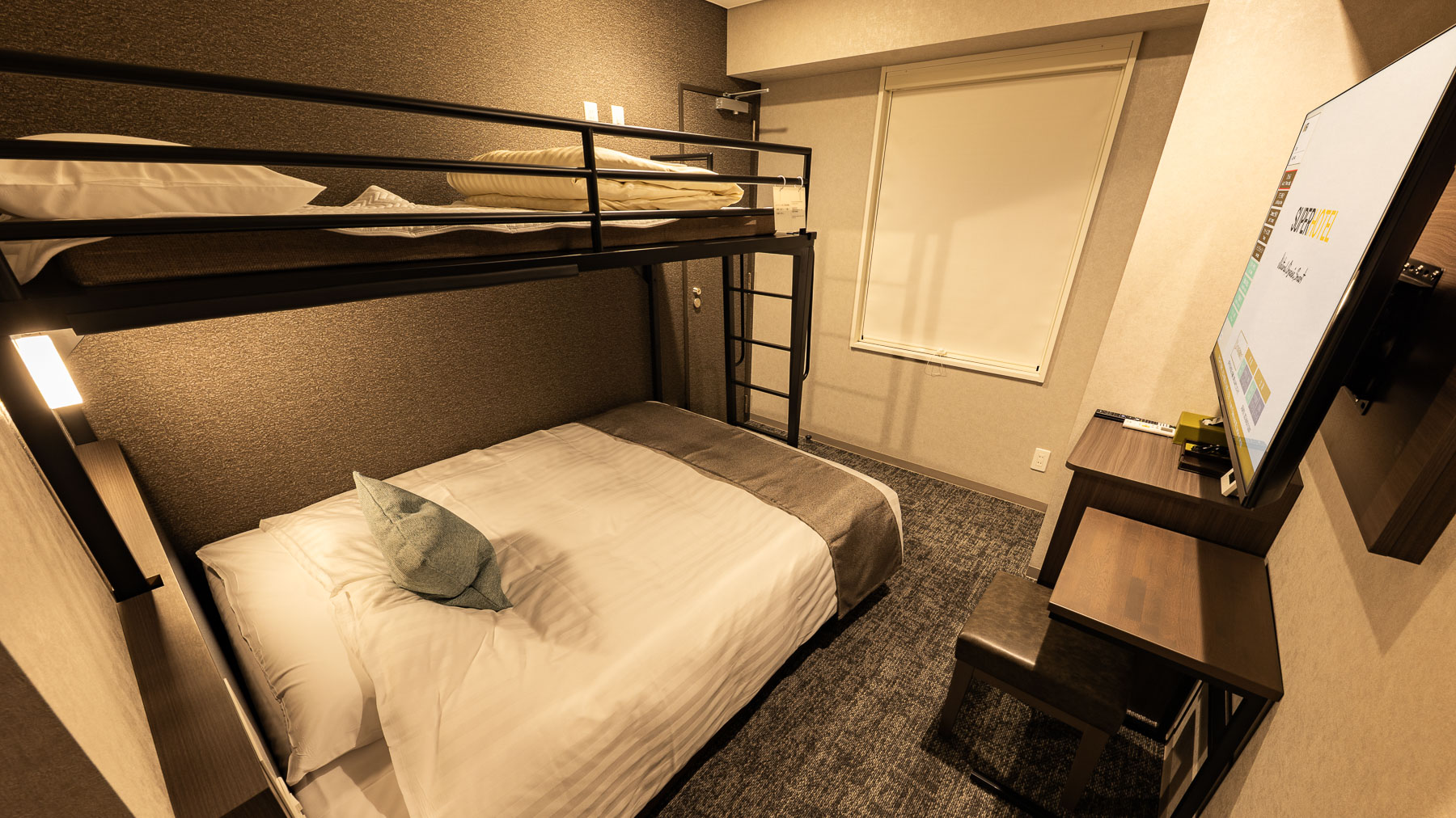 まるで秘密基地！お子さまに大人気のロフトベッドつきルーム