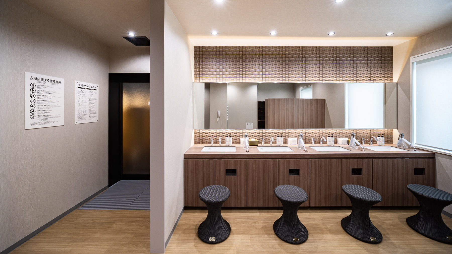 脱衣所は清潔感のある過ごしやすい空間♪