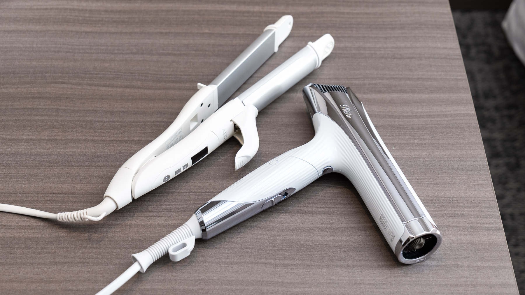 ヘアアイロン完備で旅先でも安心♪