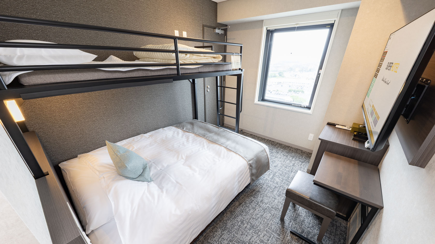 150㎝幅ワイドベッド＋90㎝幅ロフトベッド