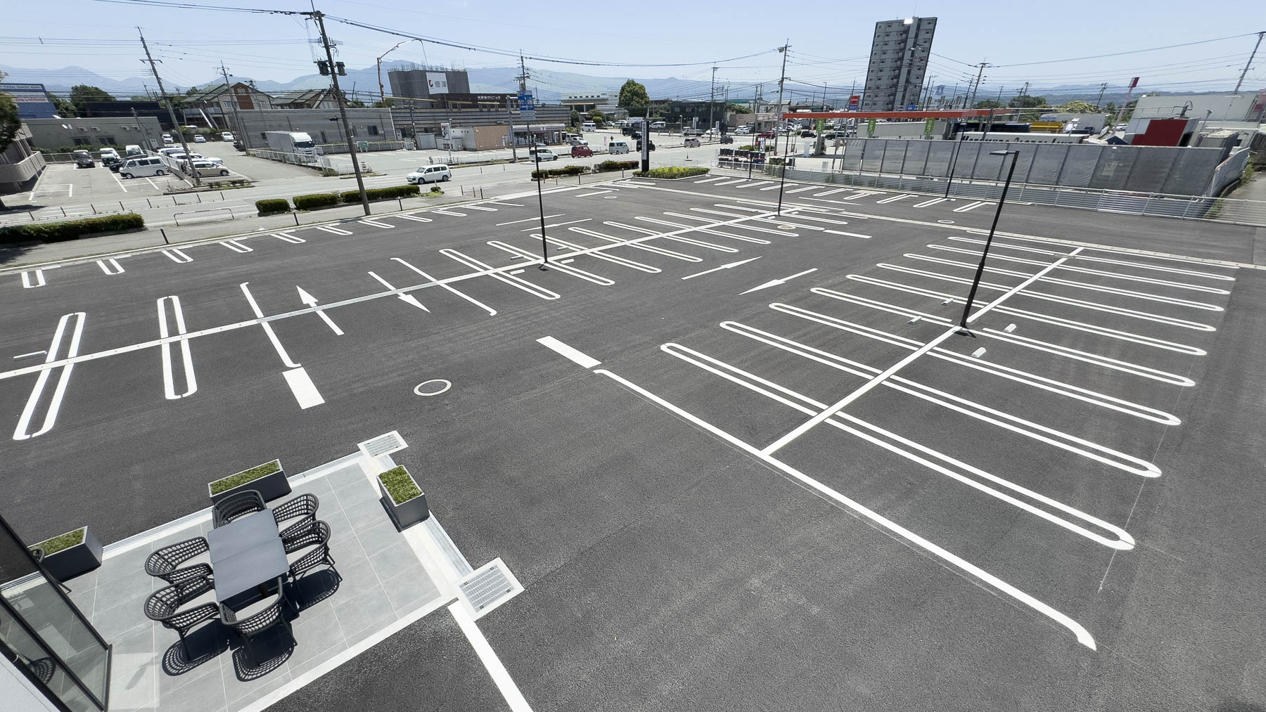 敷地内には１２７台無料の専用駐車場完備！