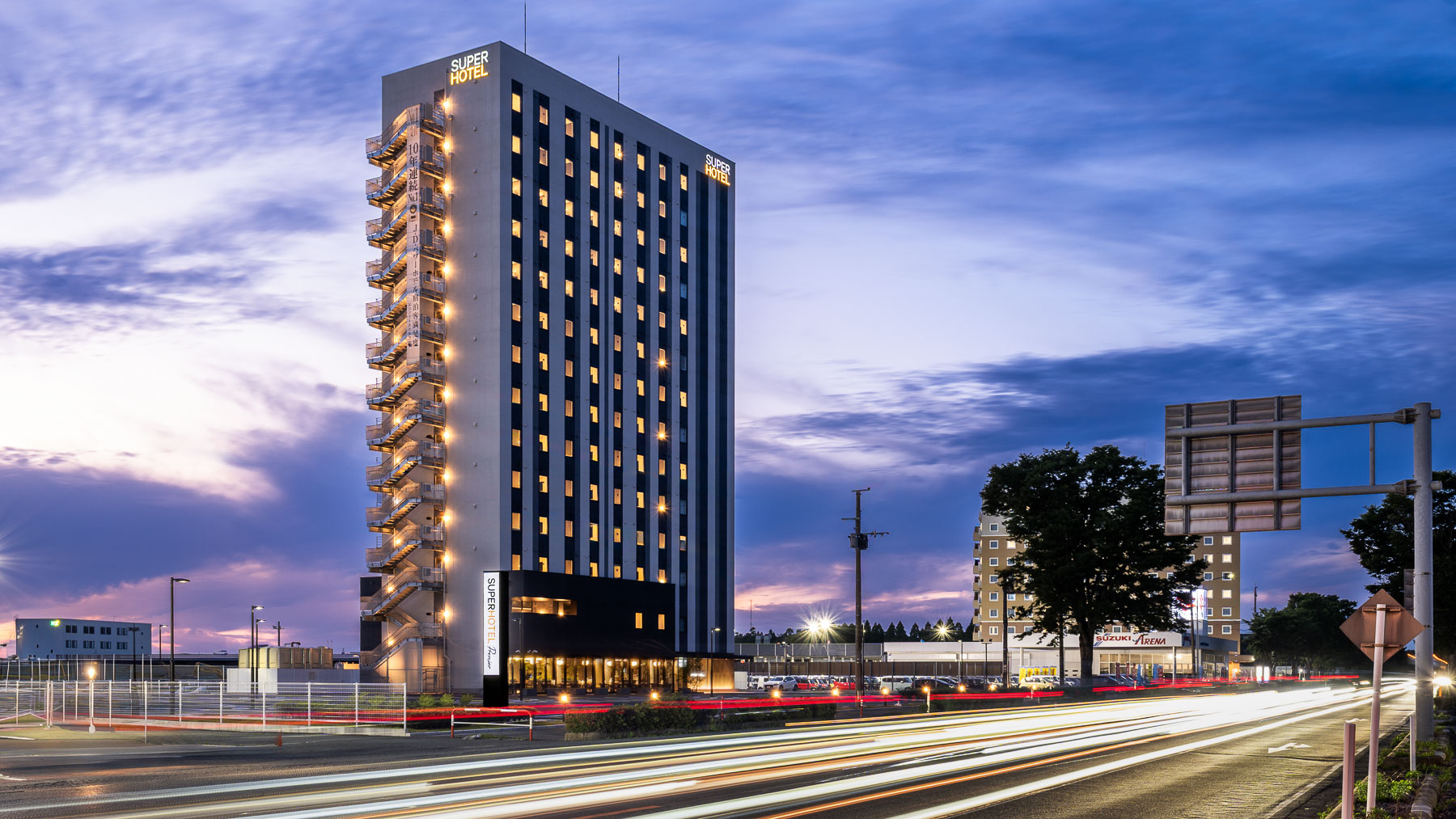 お車でも入りやすい場所にございます