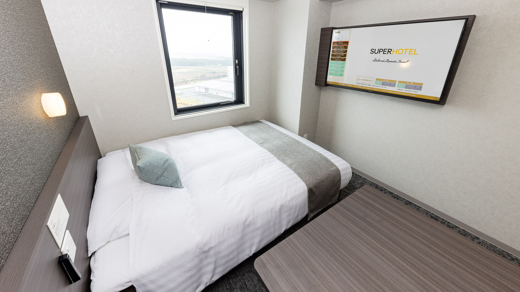 多目的に使える便利なワイドデスク