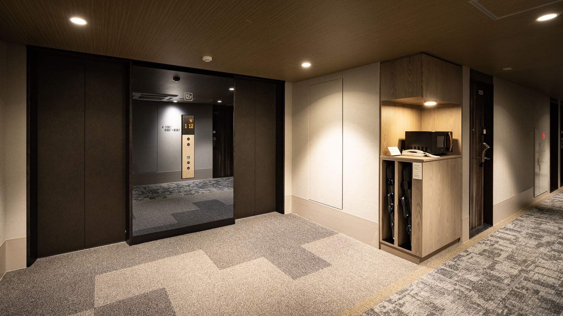 エレベーターは２基完備で待ち時間短縮