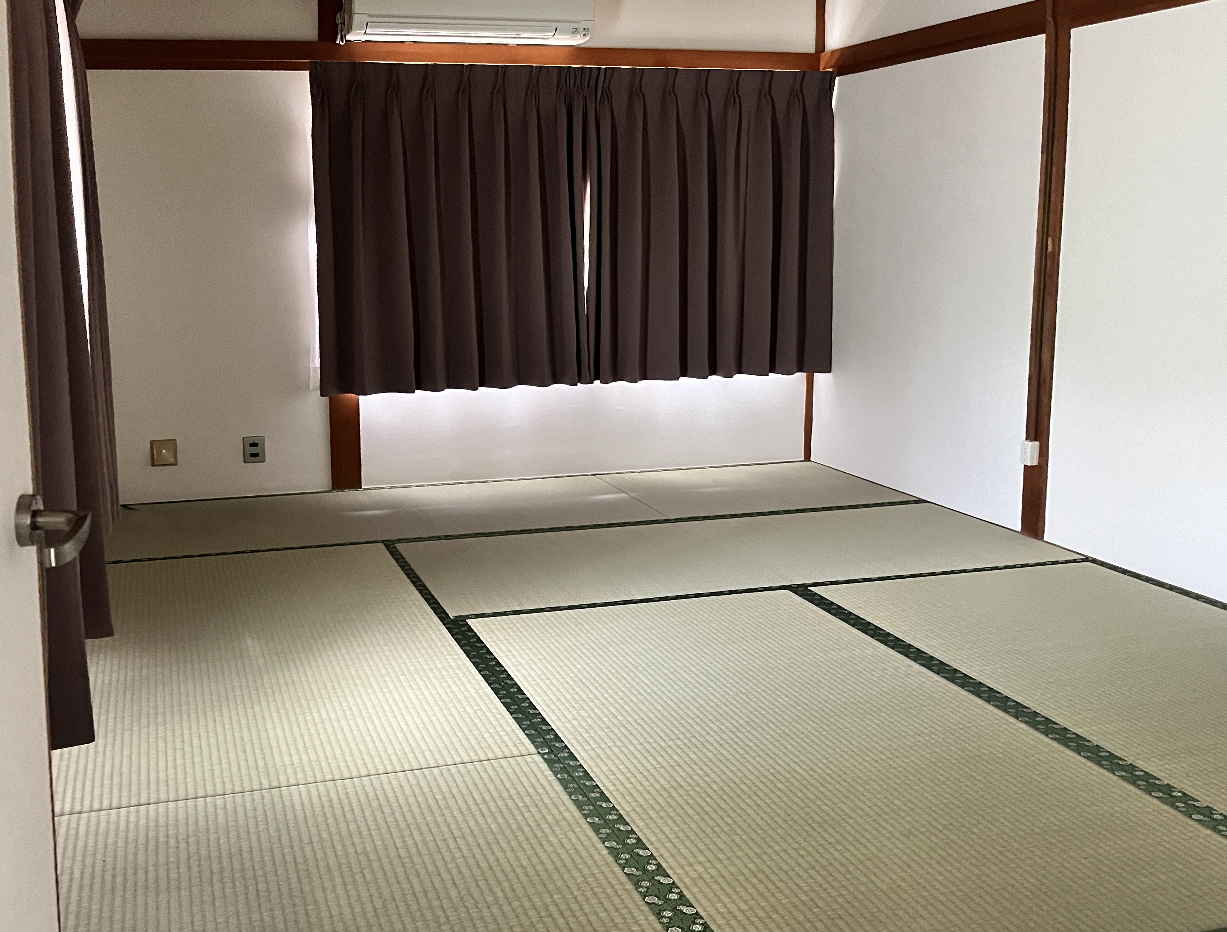 ■スタンダード和室（7.5畳）ゆったりとした時間を過ごせる心地よい空間。リーズナブルに山の暮らしを体験