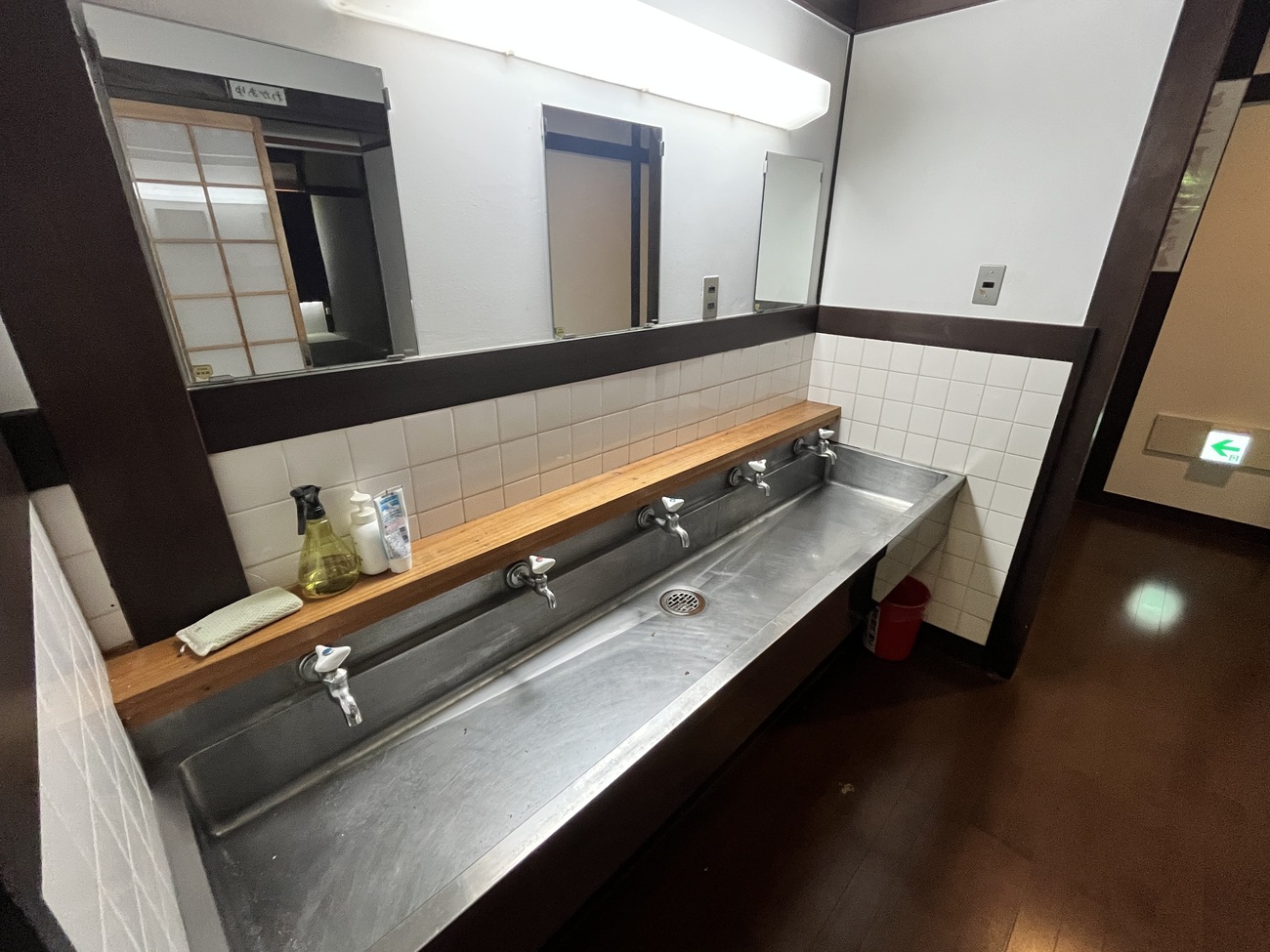 共有の洗面所。みんなで楽しい歯磨きタイムを♪