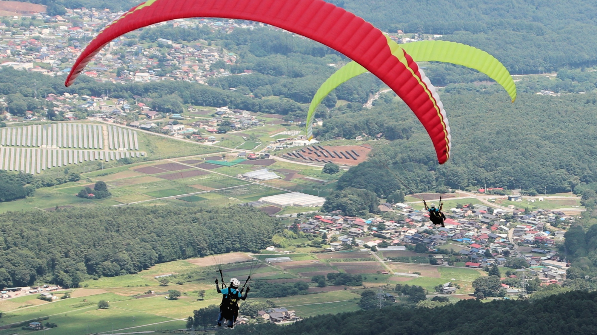 【tourist spot】目の前に八ヶ岳望む雄大な景色の中のパラグライダー飛行。