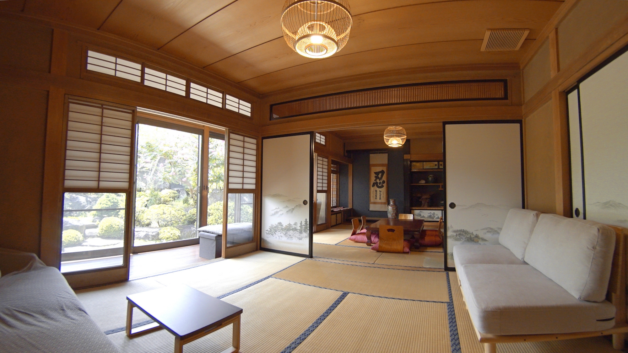 ＊＜庭園の家＞部屋（一例）ふすまを外せば、大広間としてもお使いいただけるお部屋です