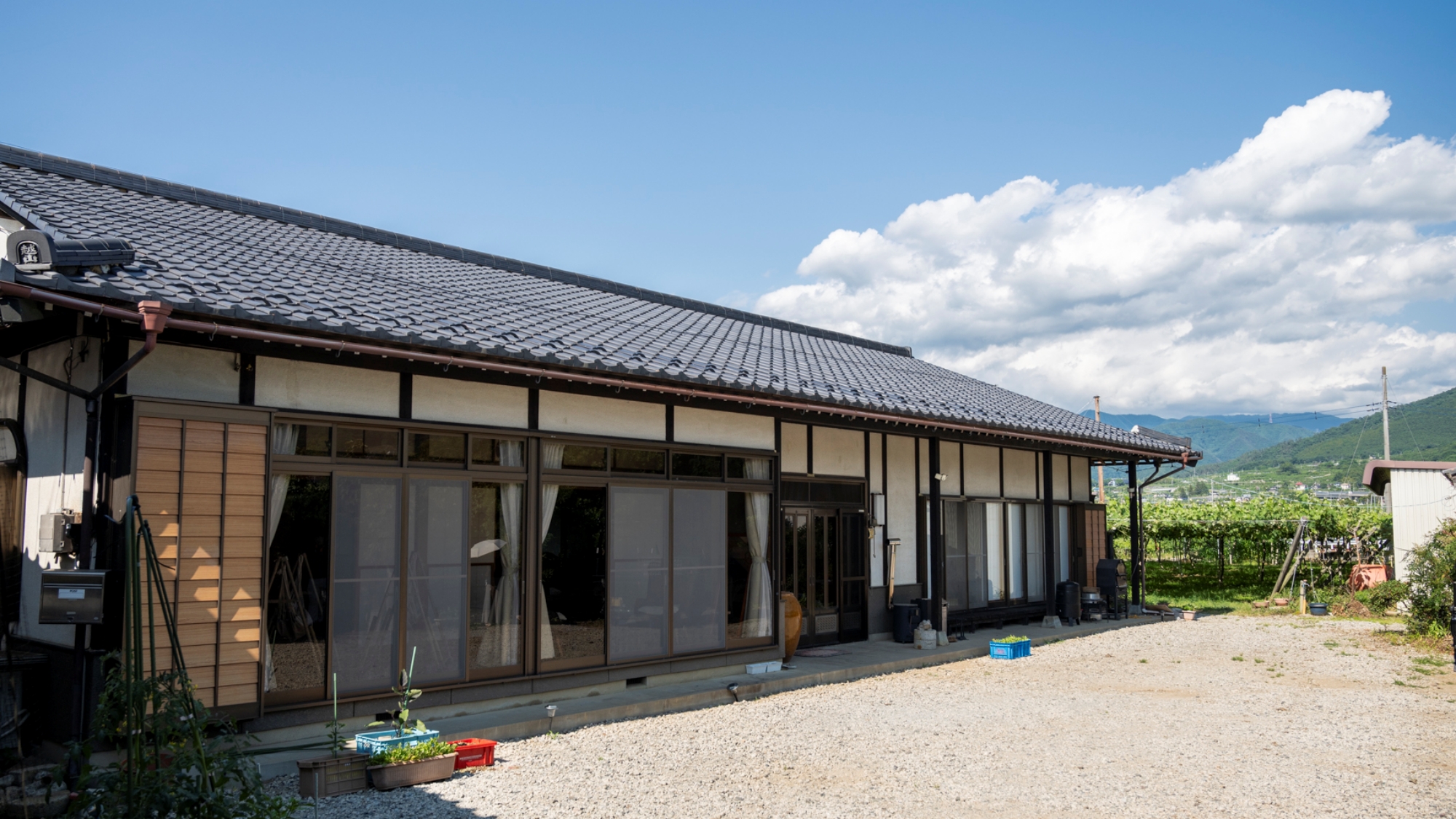 ＊【桃源の家】外観（一例）桃畑に囲まれた平屋の日本家屋を一棟貸でご利用いただけます