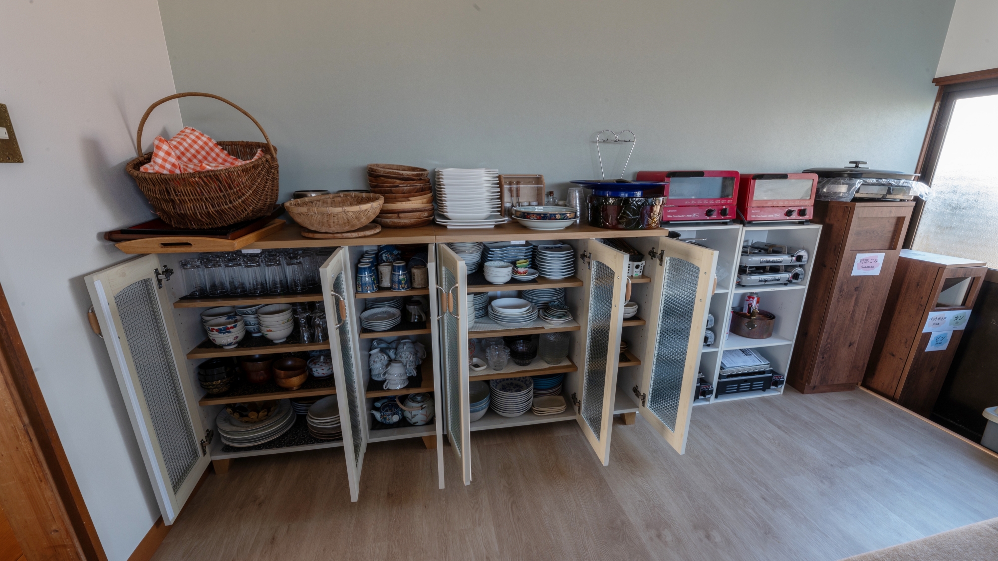 ＊【桃源の家】キッチン（一例）グラスやお皿などご自由にお使いいただけます