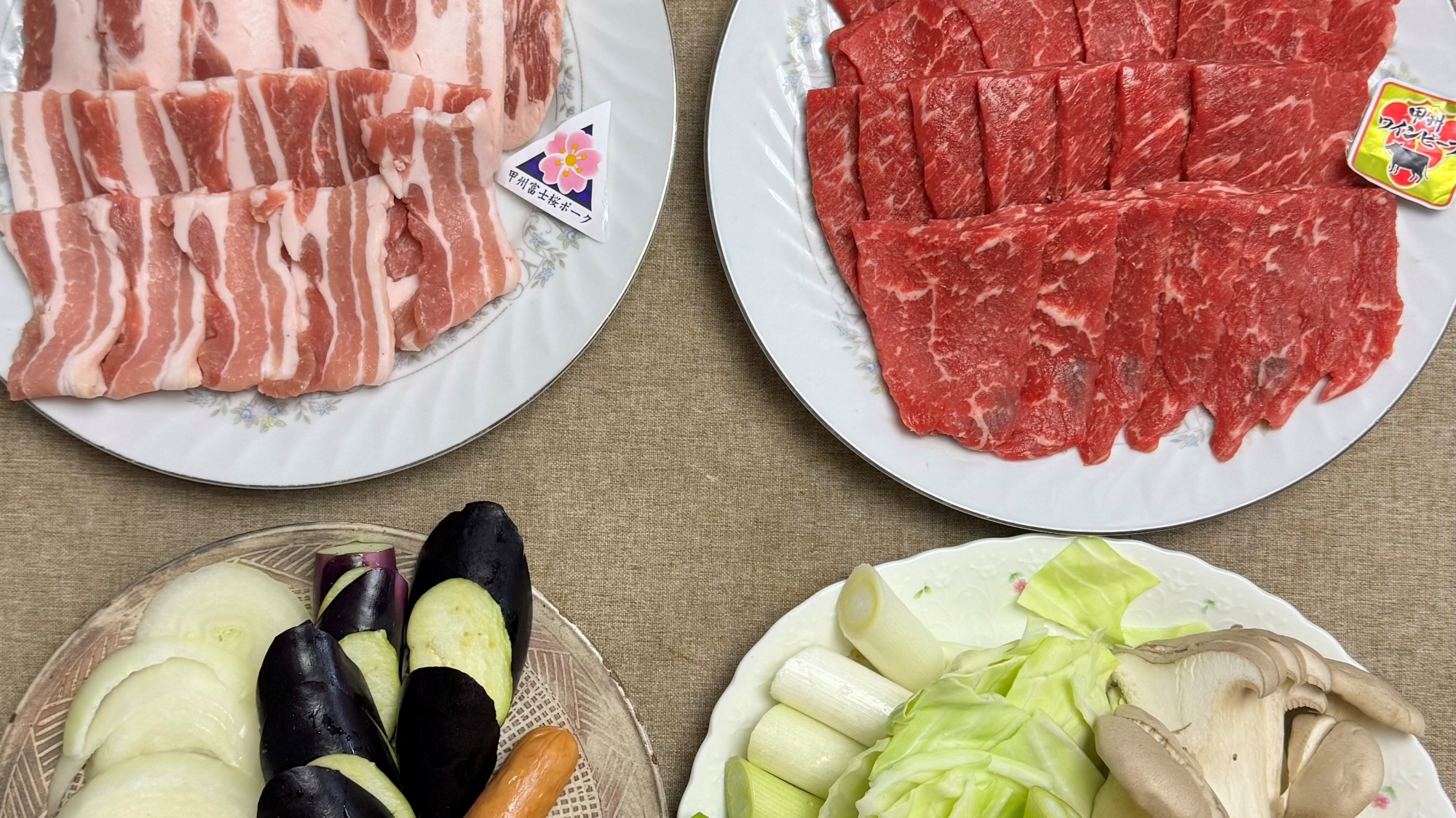 ＊夕食BBQ（一例）山梨県産「甲州ワインビーフ」「富士桜ポーク」を使ったBBQ夕食をお庭で楽しめます