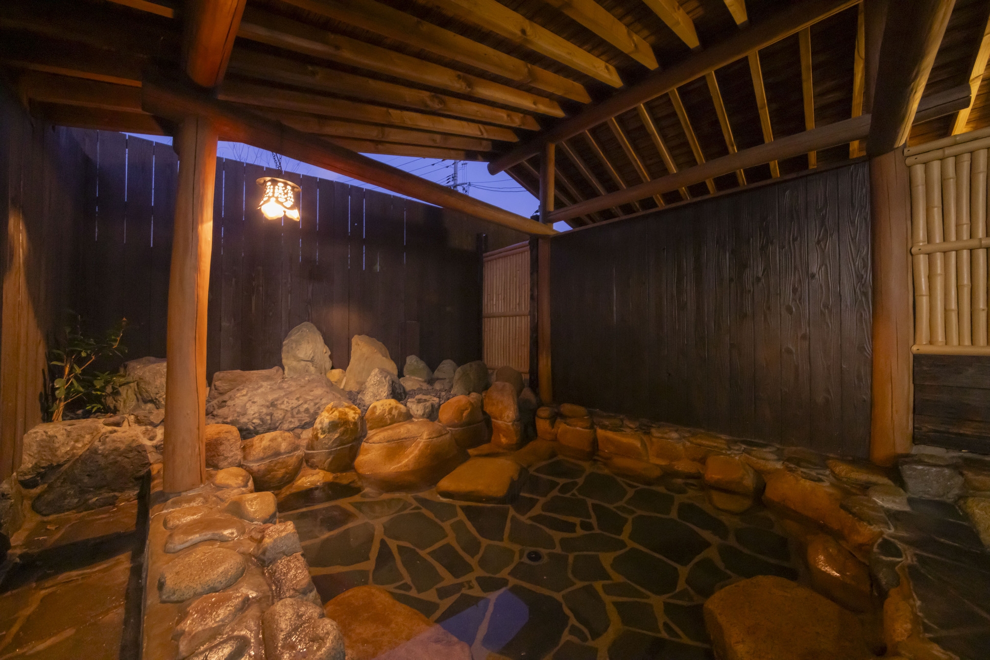 【素泊まり】ラウンジ利用＆貸切温泉（内湯・露天岩風呂）付 ゆったり滞在