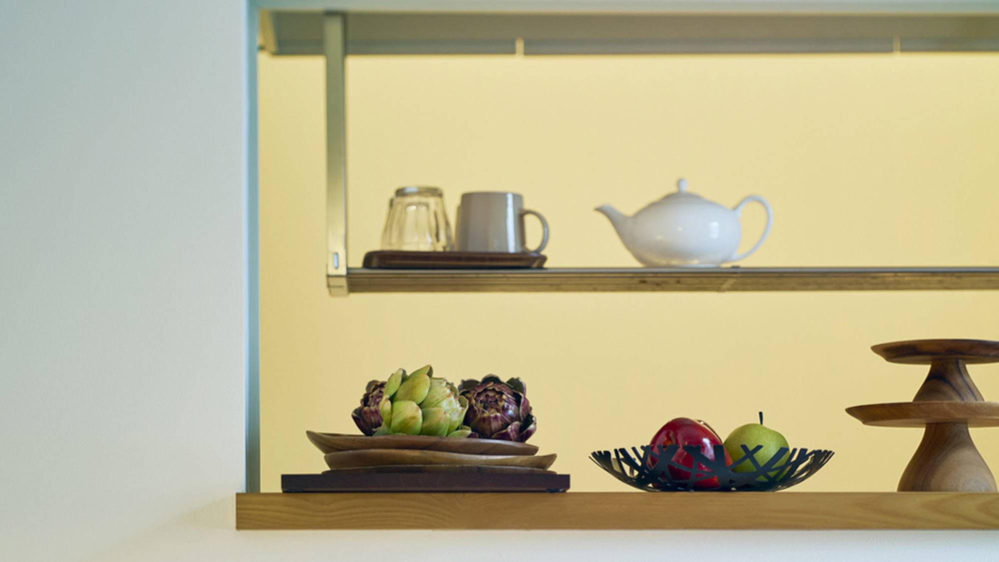 【キッチン】コップ類のご用意がございます。ご友人やご夫婦でまったりする休息時間にご利用ください