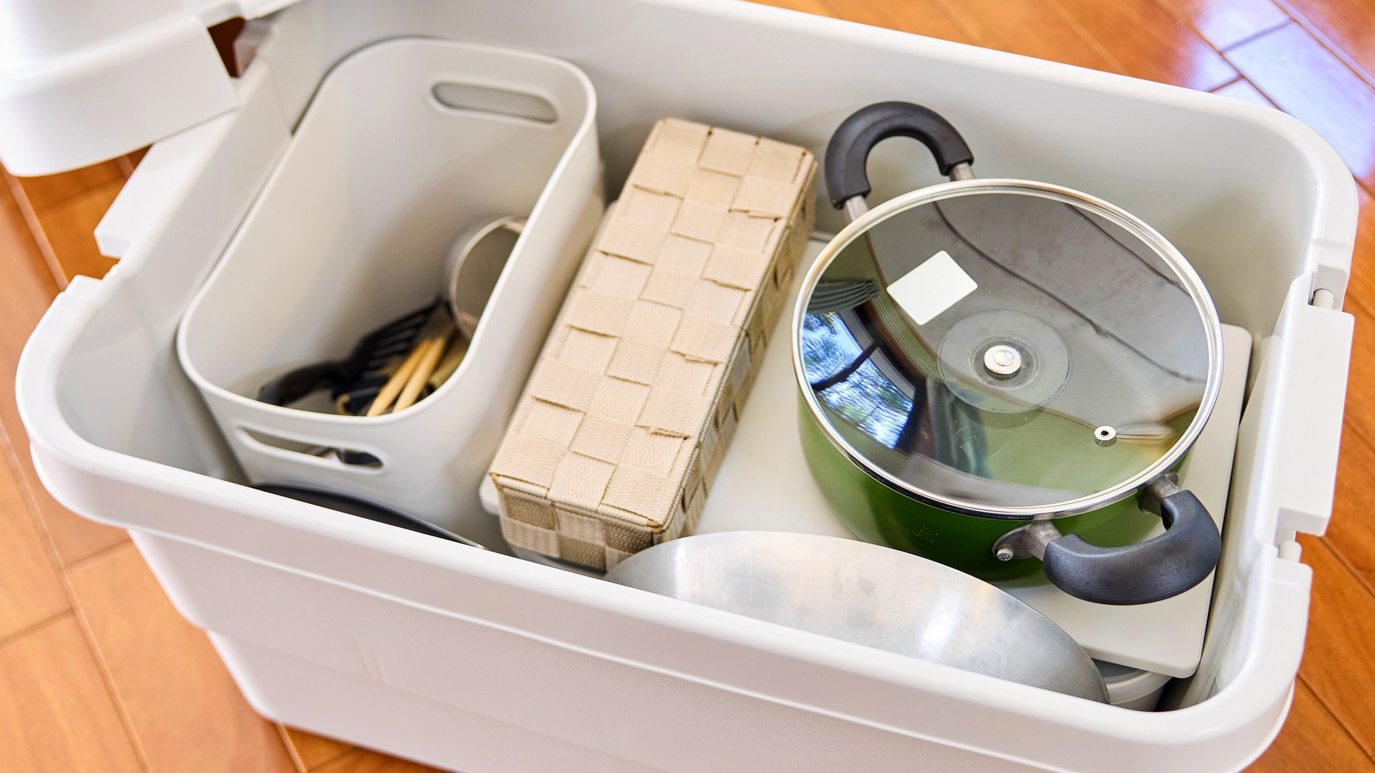 ・【調理器具】お部屋には、クッキングに必要な調理器具も取り揃えております