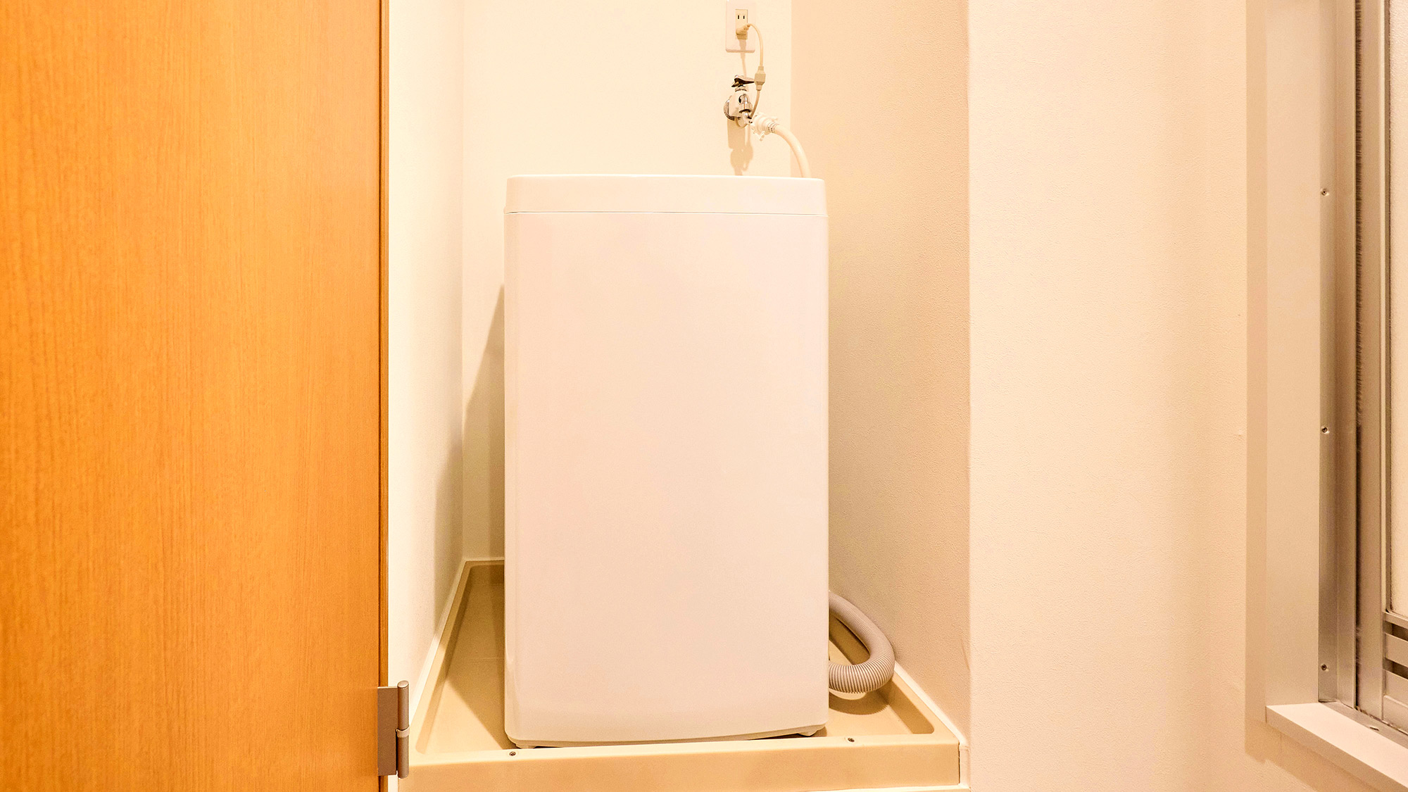 ・【洗濯機】長期滞在に便利です。簡易的な洗濯用品や洗濯洗剤のご用意もございます