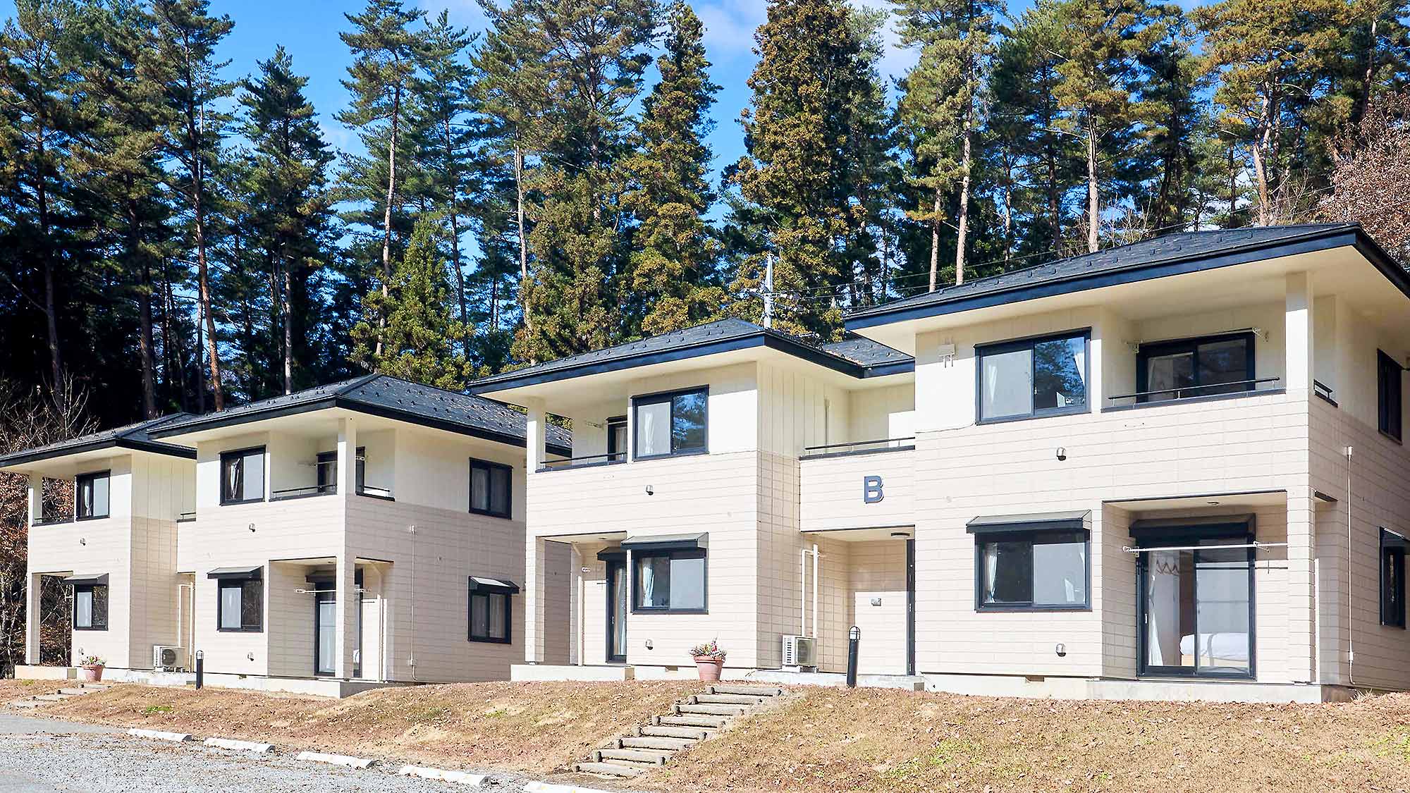 ・【外観】お車で小淵沢駅より約5分、中央自動車道小淵沢ICより約3分とアクセスも良好です