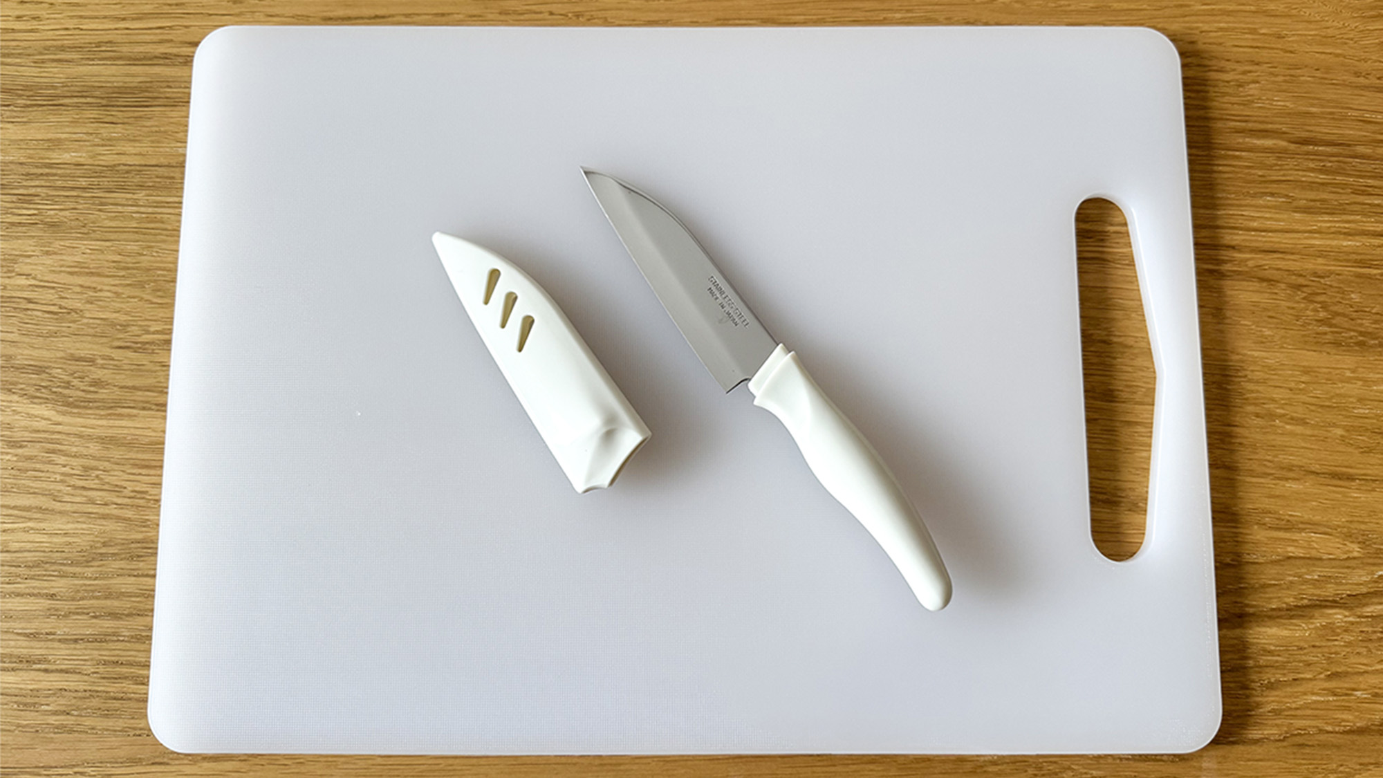 ・【調理器具付きプランの食器】包丁、まな板などをご用意しております