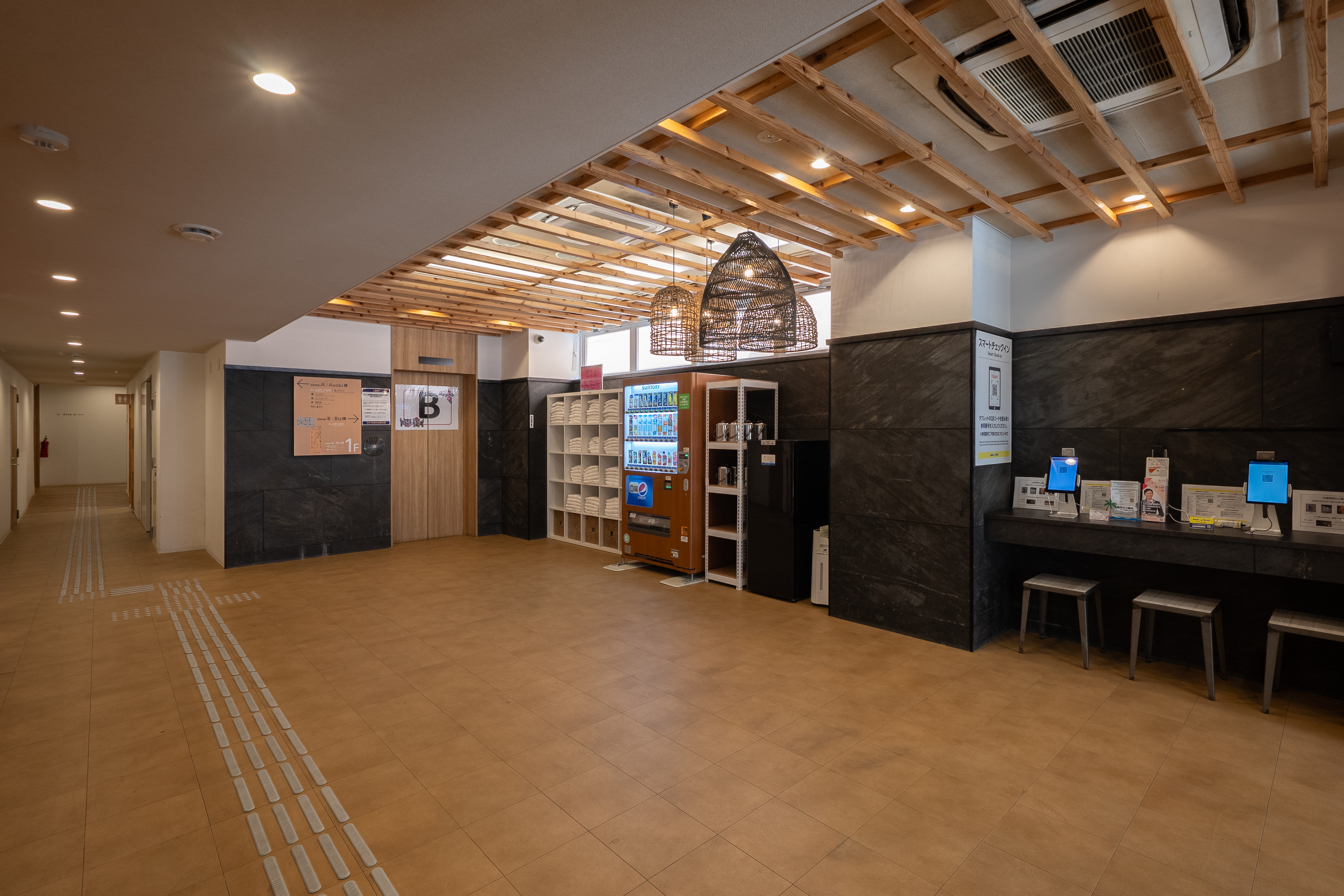 【本館ロビー】