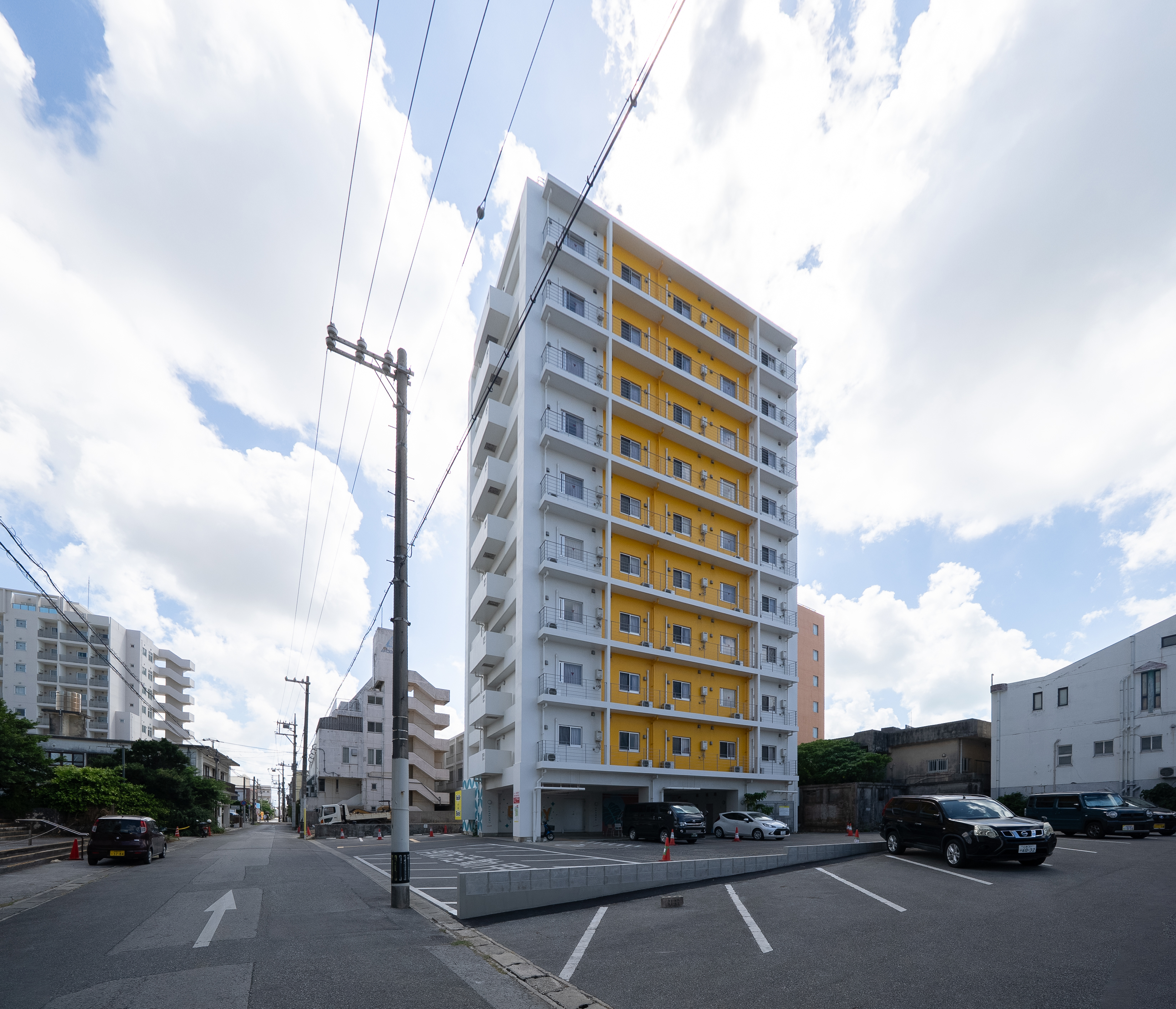 【ホテル新館全景】