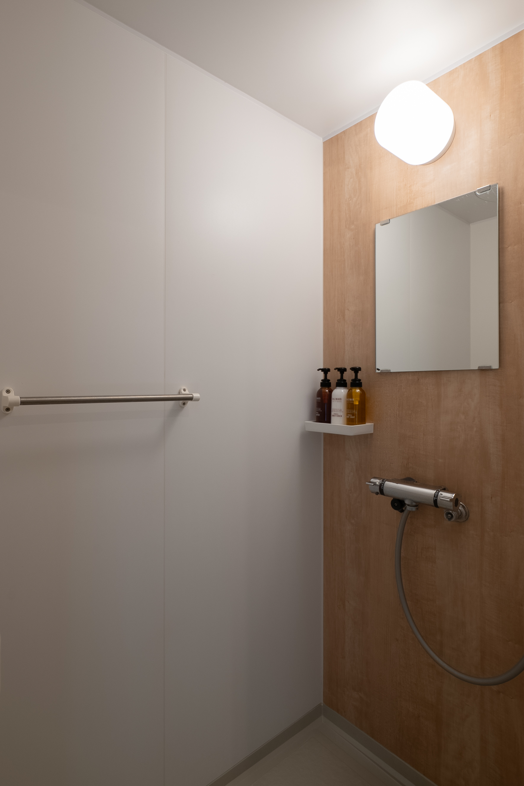 【シャワーブース（新館：ツインルーム・和室）】