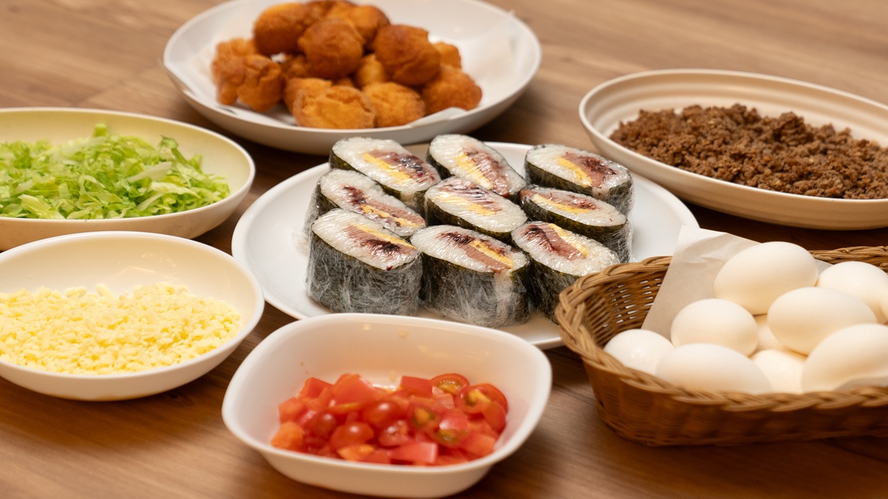 【沖縄名物（ポーク卵おにぎり、タコライス】