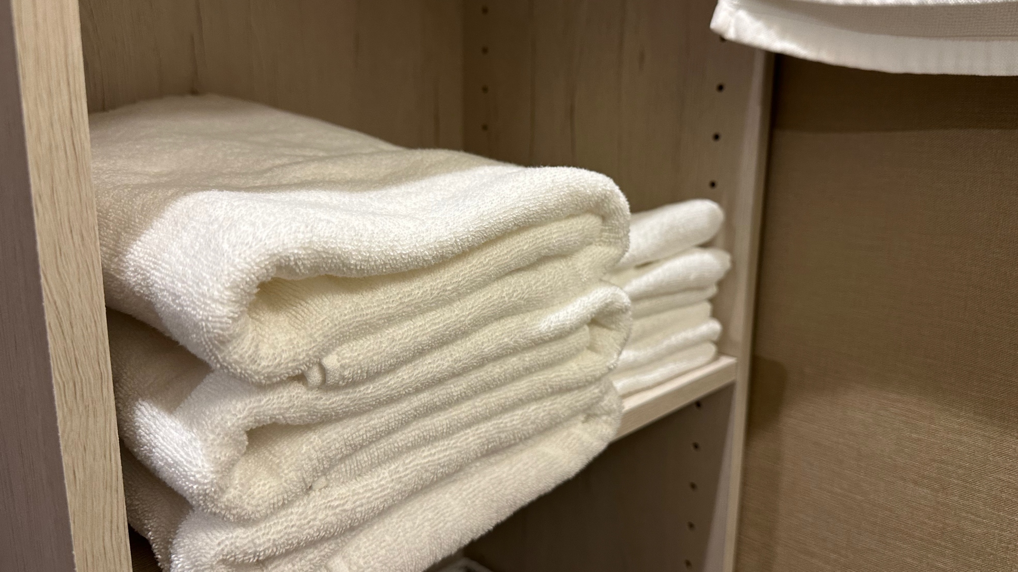 お部屋に備え付けのタオル