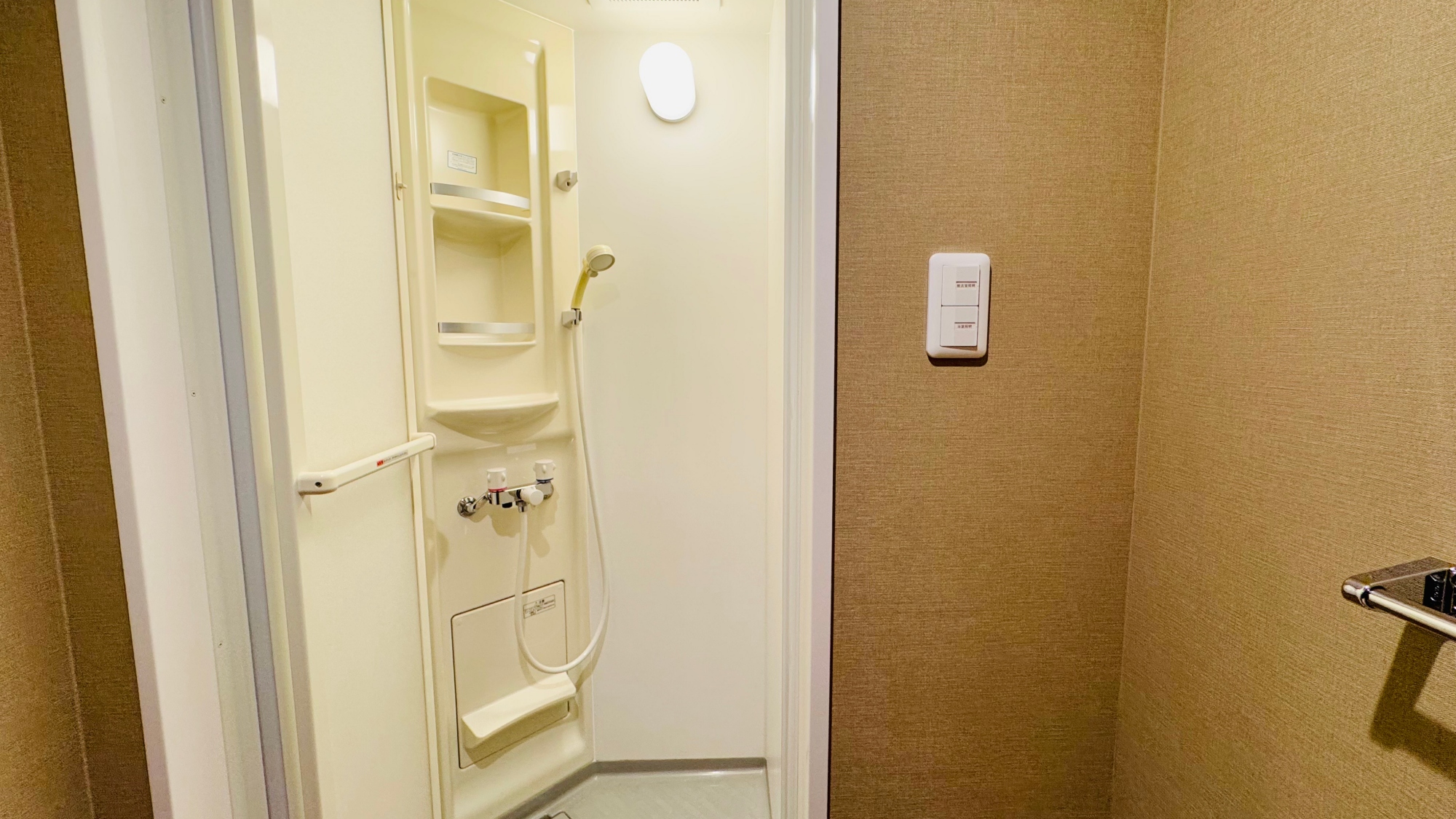 お部屋のシャワー