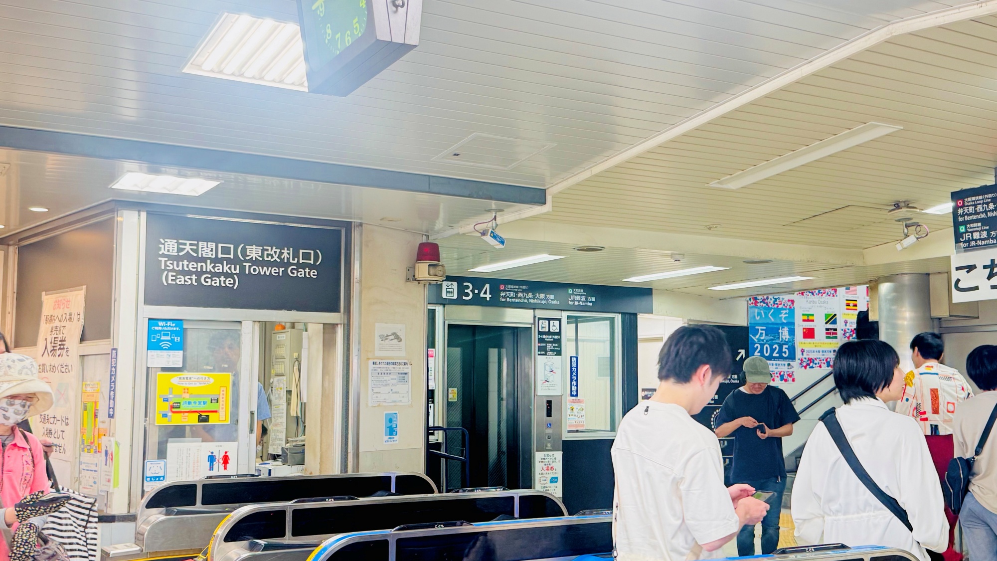 JR新今宮駅東改札口（当館から徒歩４分）