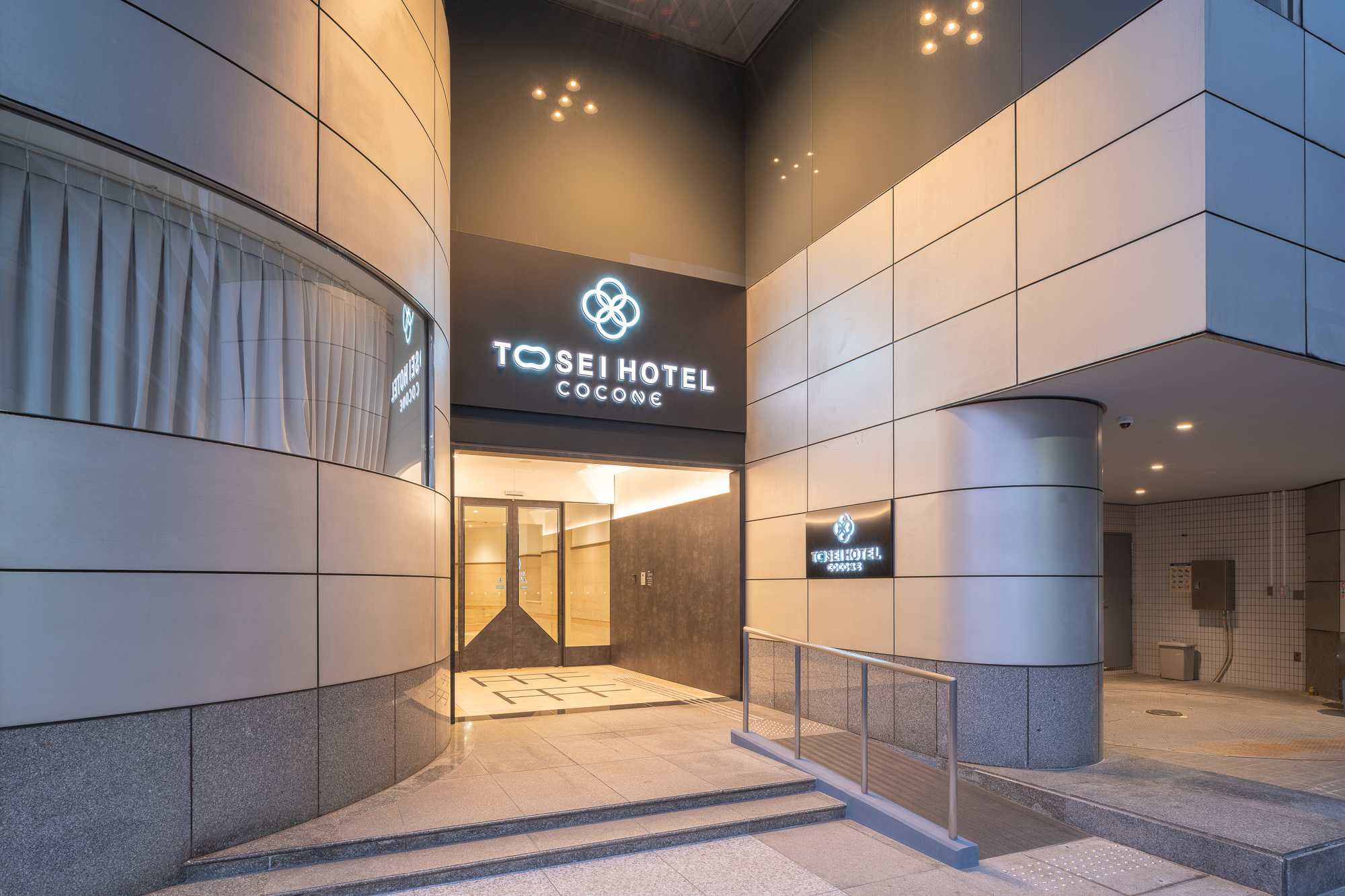 ホテルエントランス