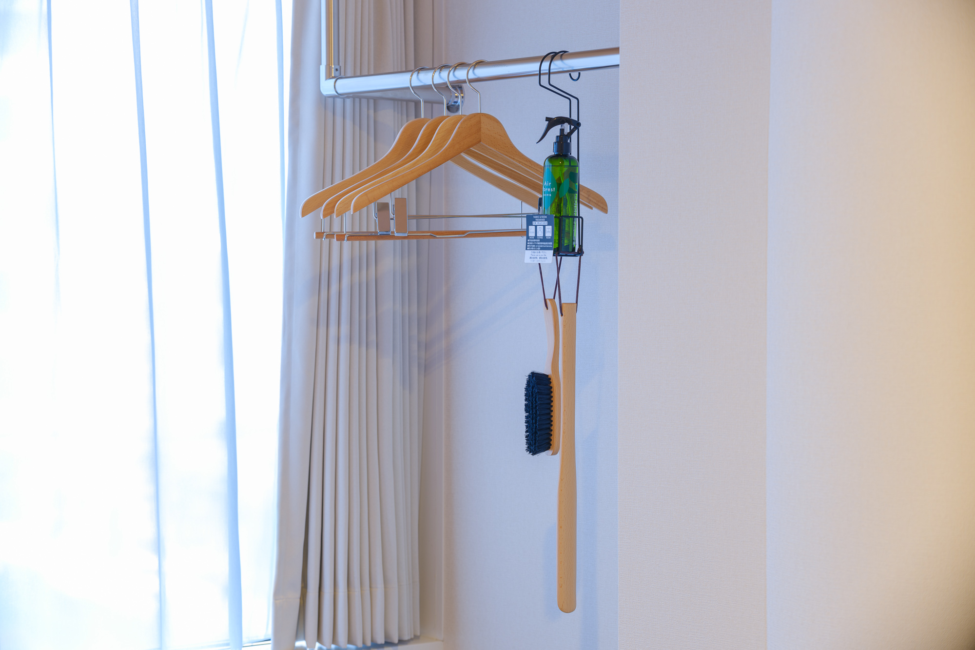 ハンガー・消臭スプレー・靴べら・洋服ブラシ